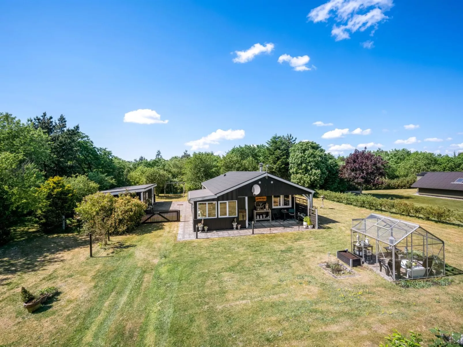 "Sebine" - 400m to the fjord-Buiten