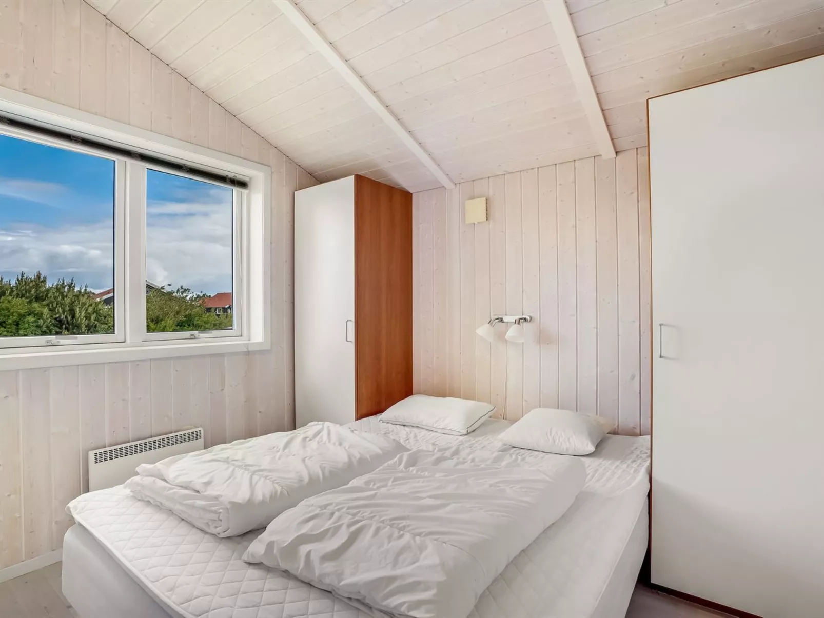 "Birtir" - 1.2km from the sea-Binnen