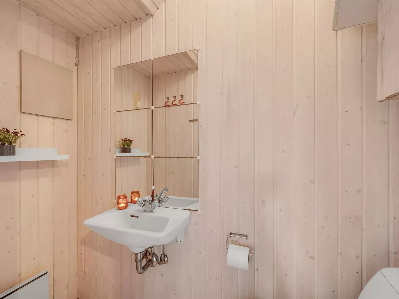 "Vangja" - 700m to the fjord-Binnen