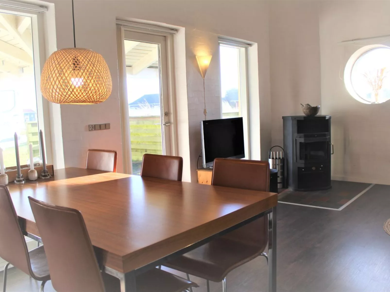 "Jænis" -  from the sea-Binnen