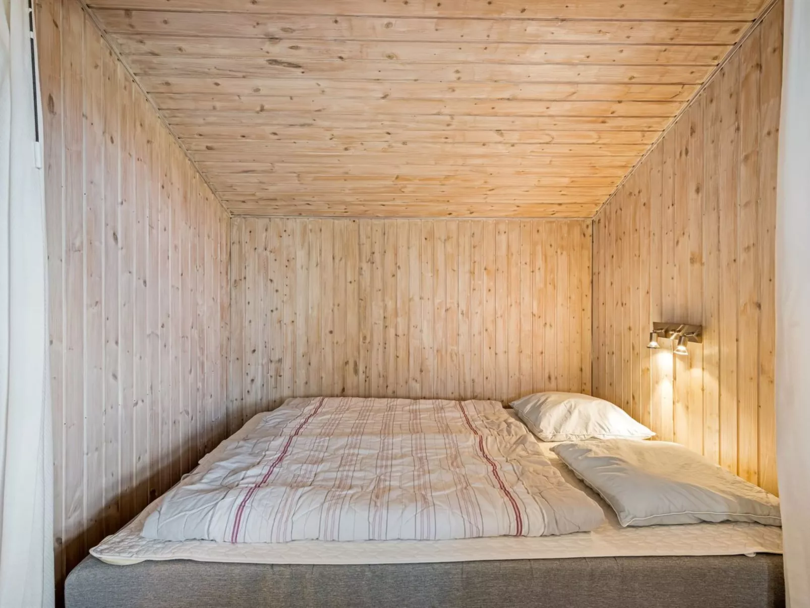 "Gertine" - 650m to the fjord-Binnen