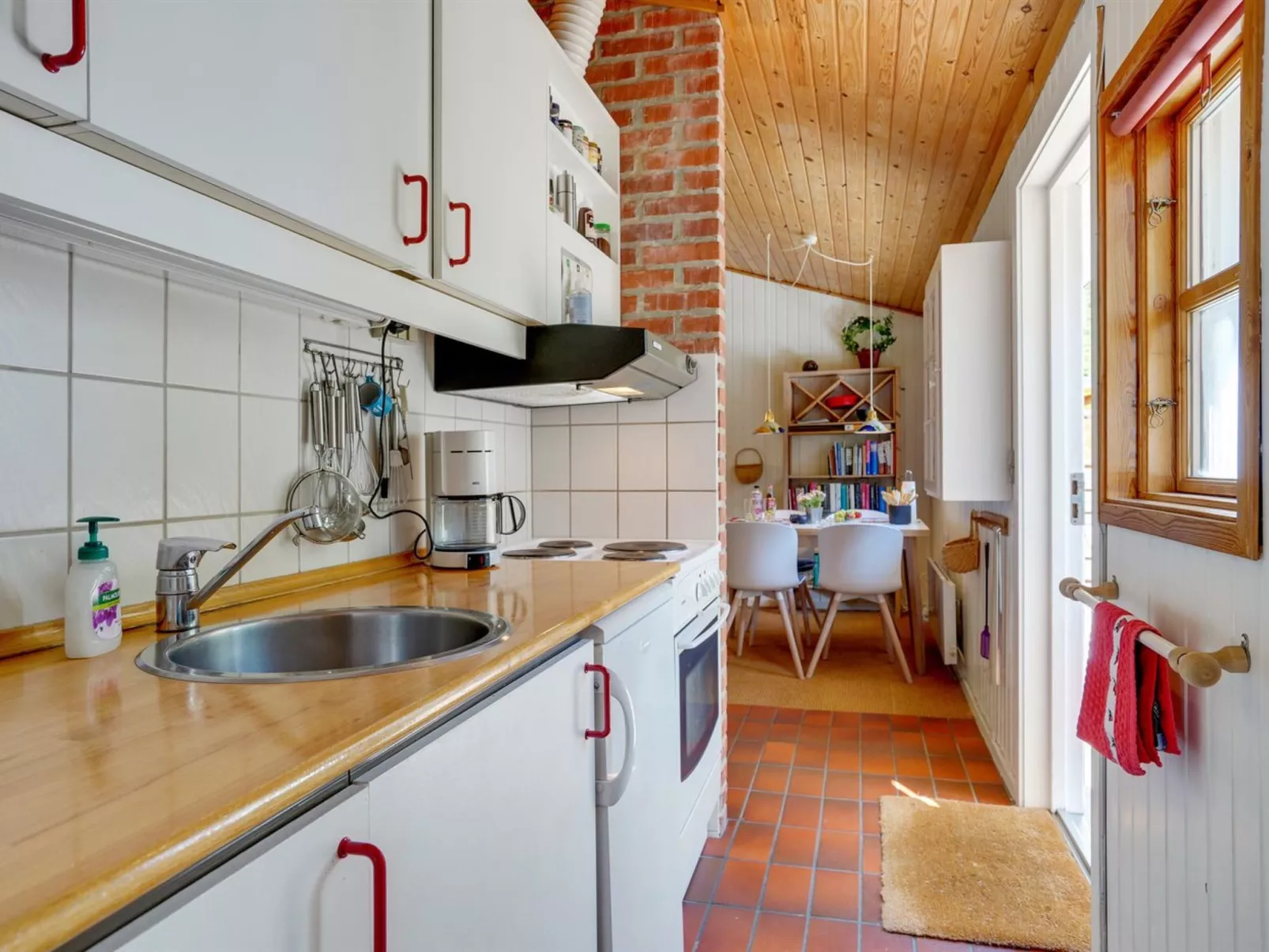 "Mirla" - 300m from the sea-Binnen