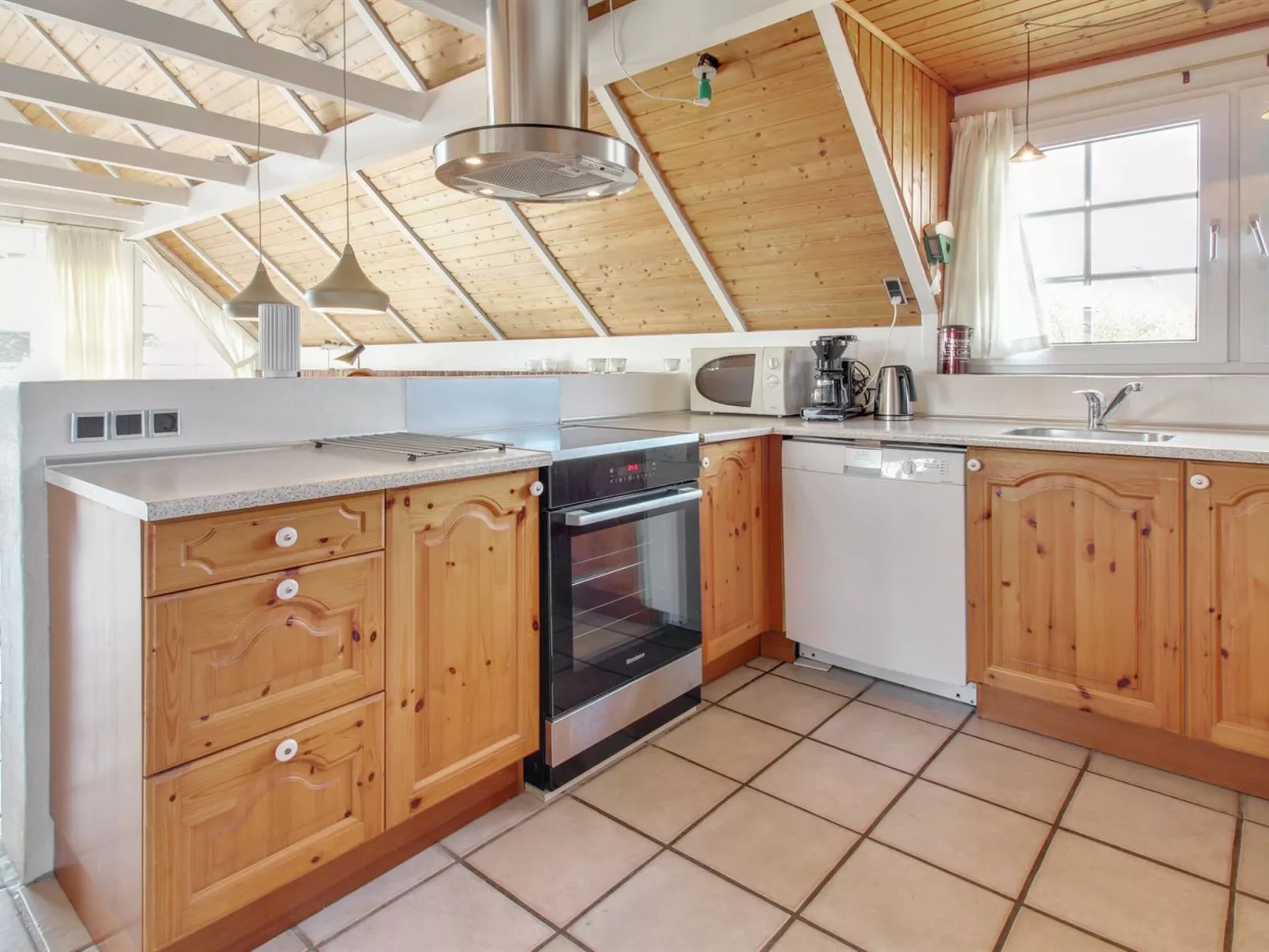 "Edvard" - 400m from the sea-Binnen