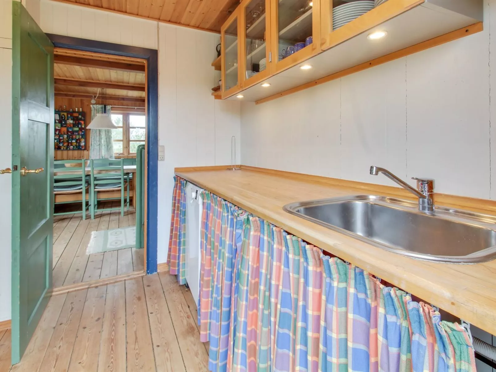 "Jon" - 400m from the sea-Binnen