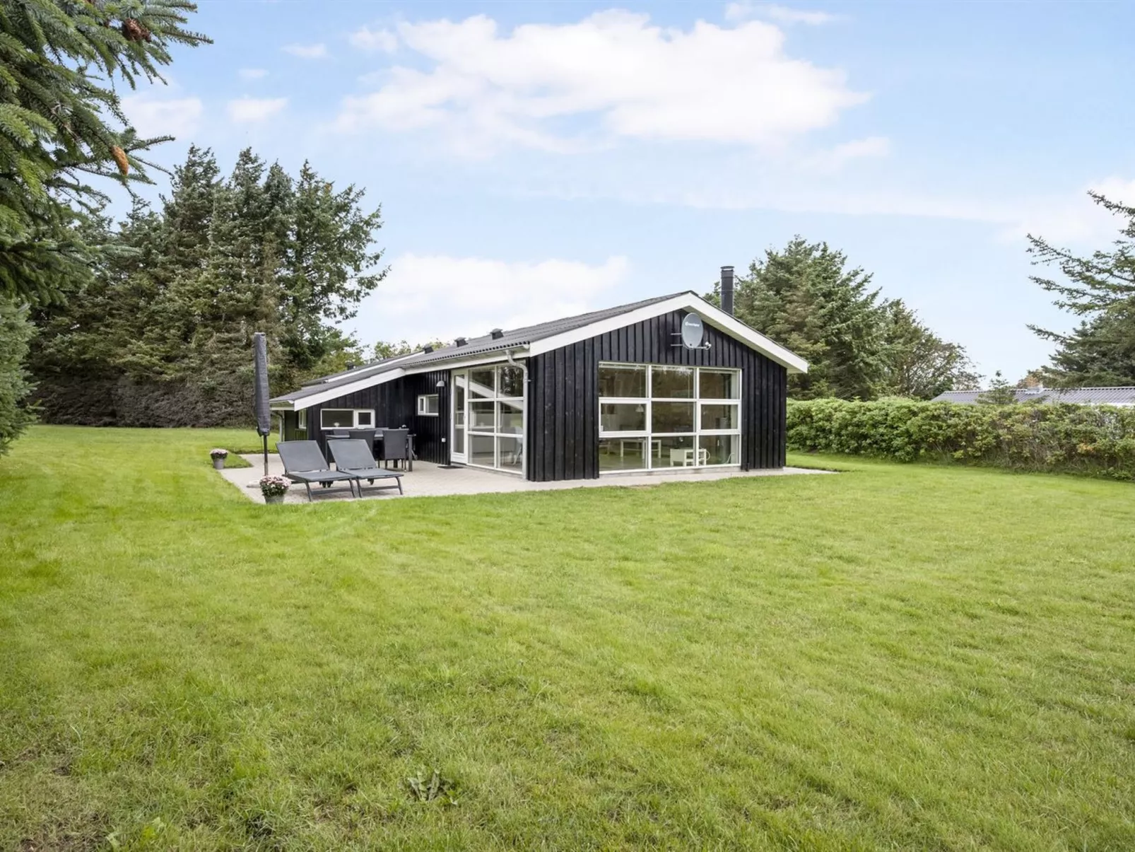 "Into" - 400m from the sea-Buiten