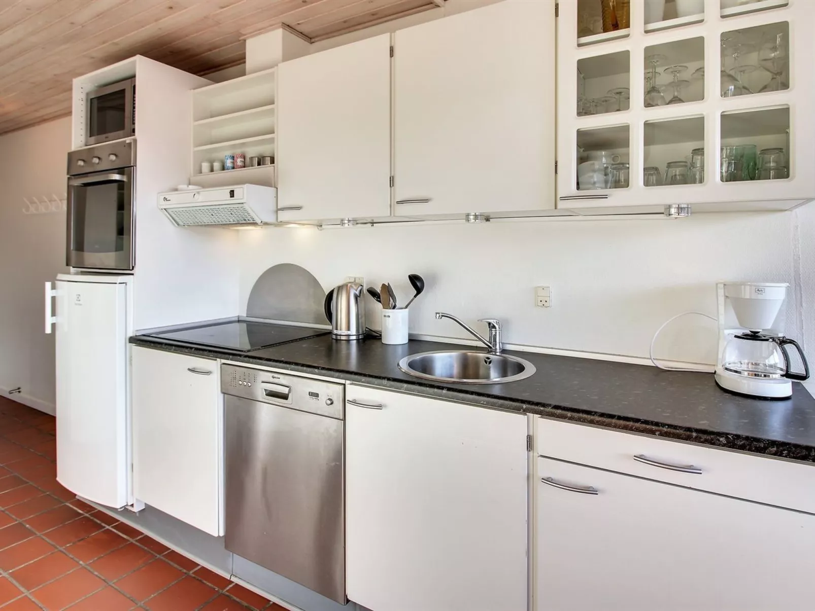 "Ronia" - 100m from the sea-Binnen