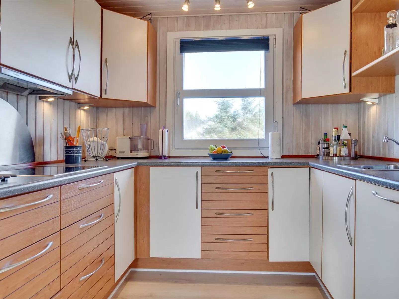 "Pertti" - 400m from the sea-Binnen