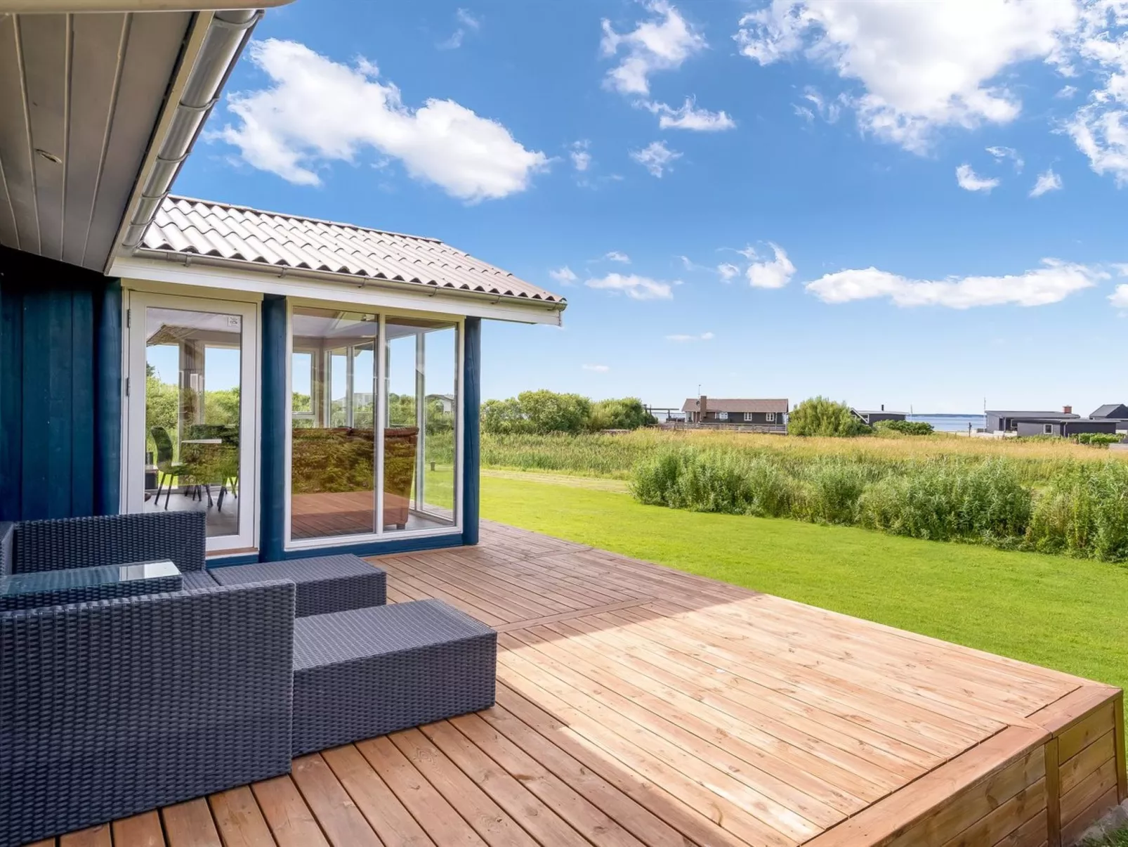 "Titta" - 150m to the fjord-Buiten