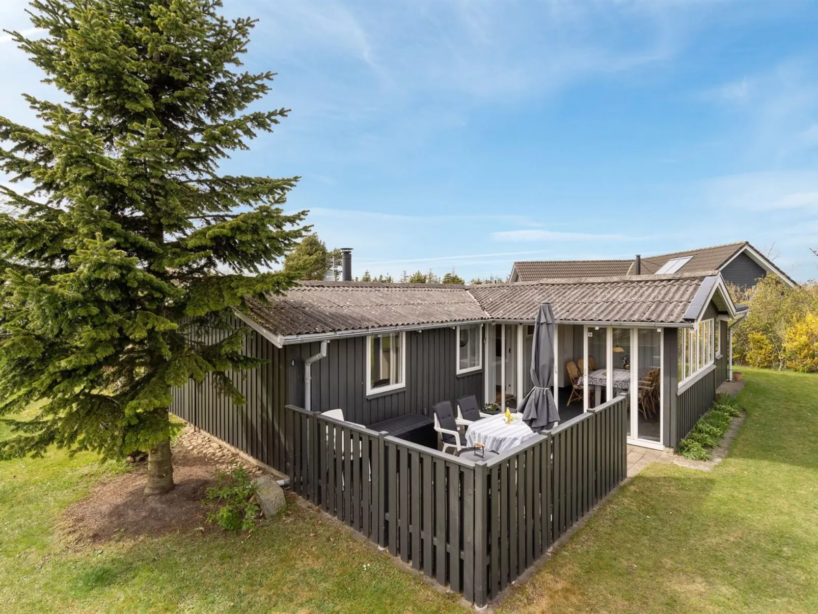 "Hope" - 350m to the fjord-Buiten