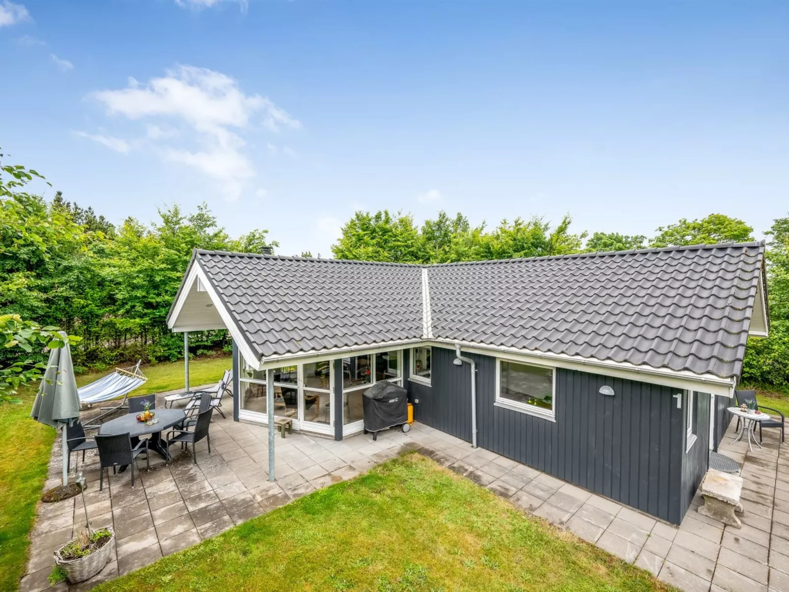 "Valentin" - 400m to the fjord-Buiten