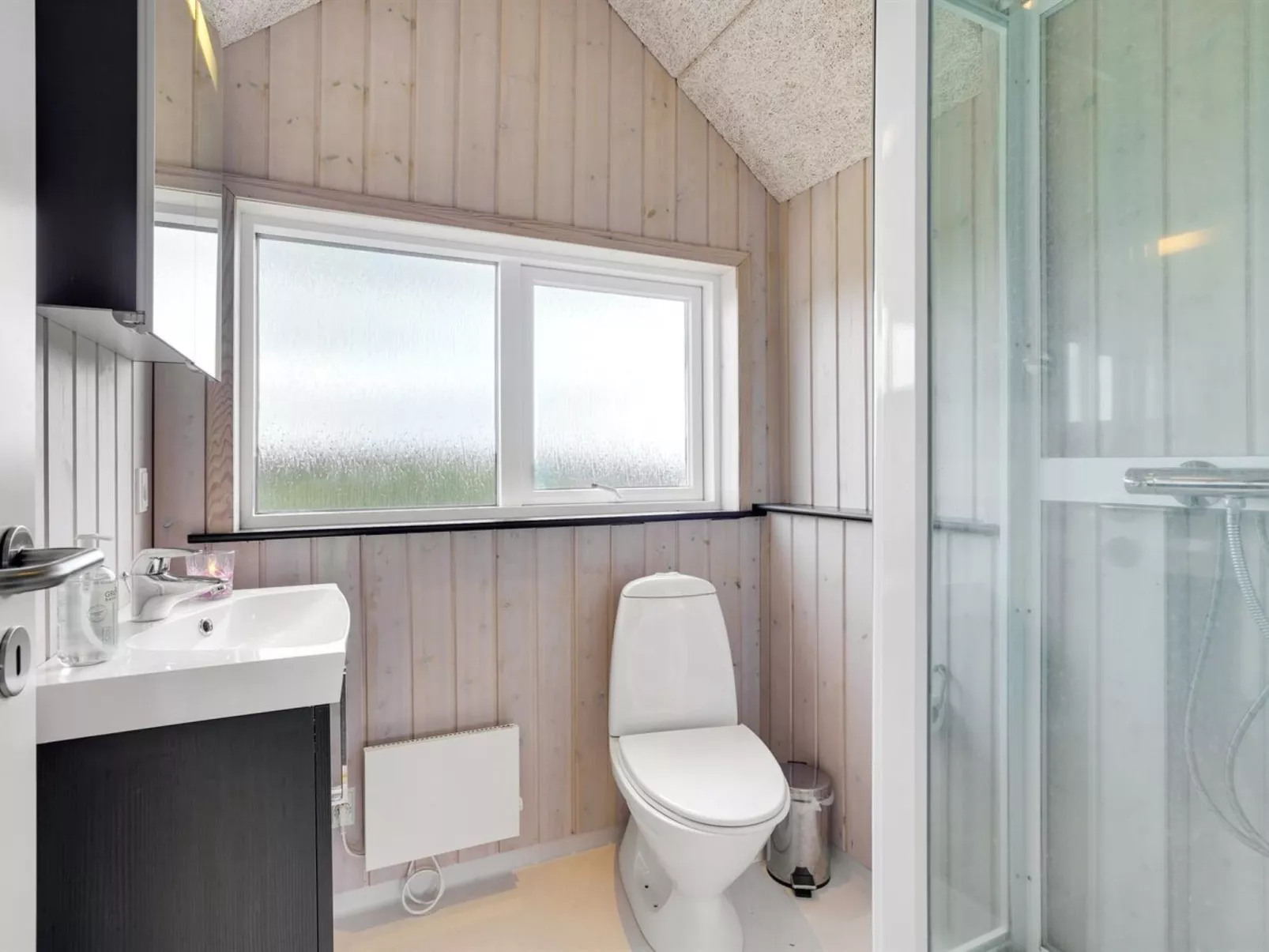 "Dagne" - 400m to the fjord-Binnen