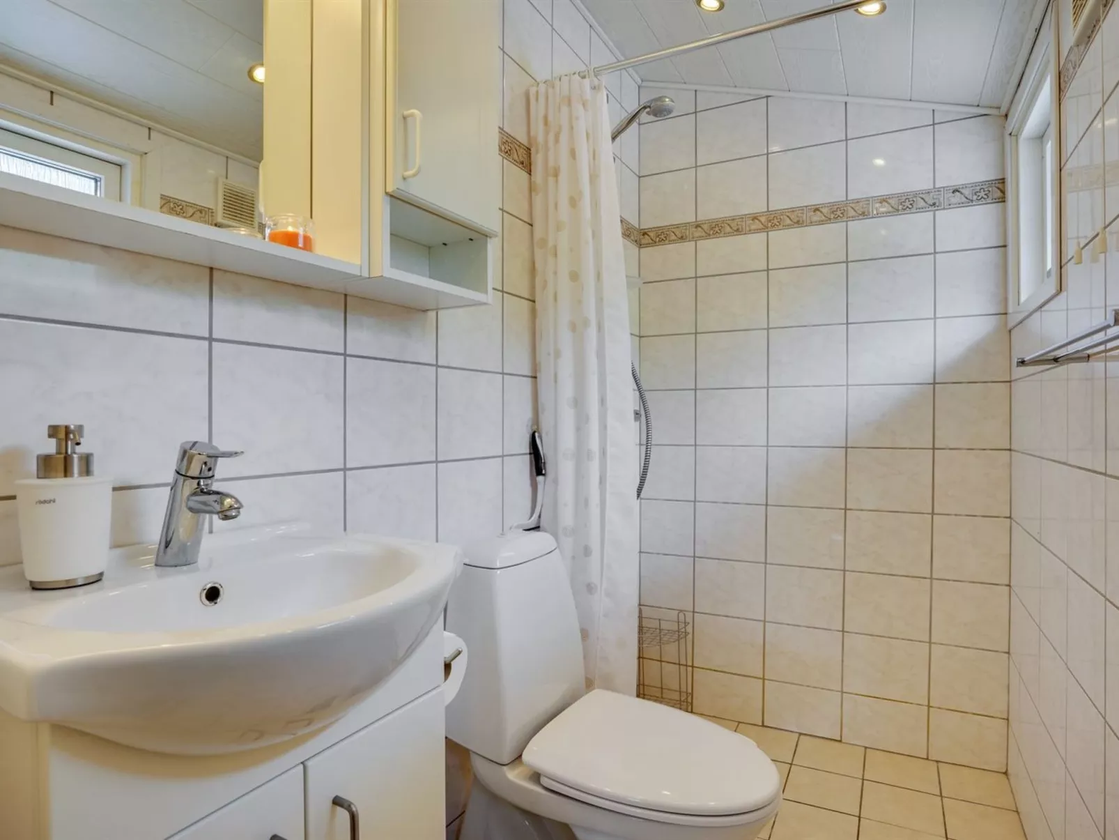 "Nannah" - 250m from the sea-Binnen