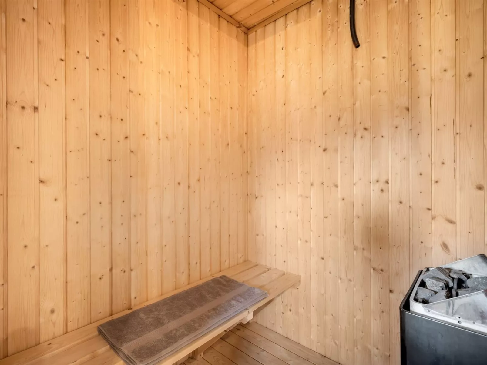 "Silvia" - 300m to the fjord-Binnen