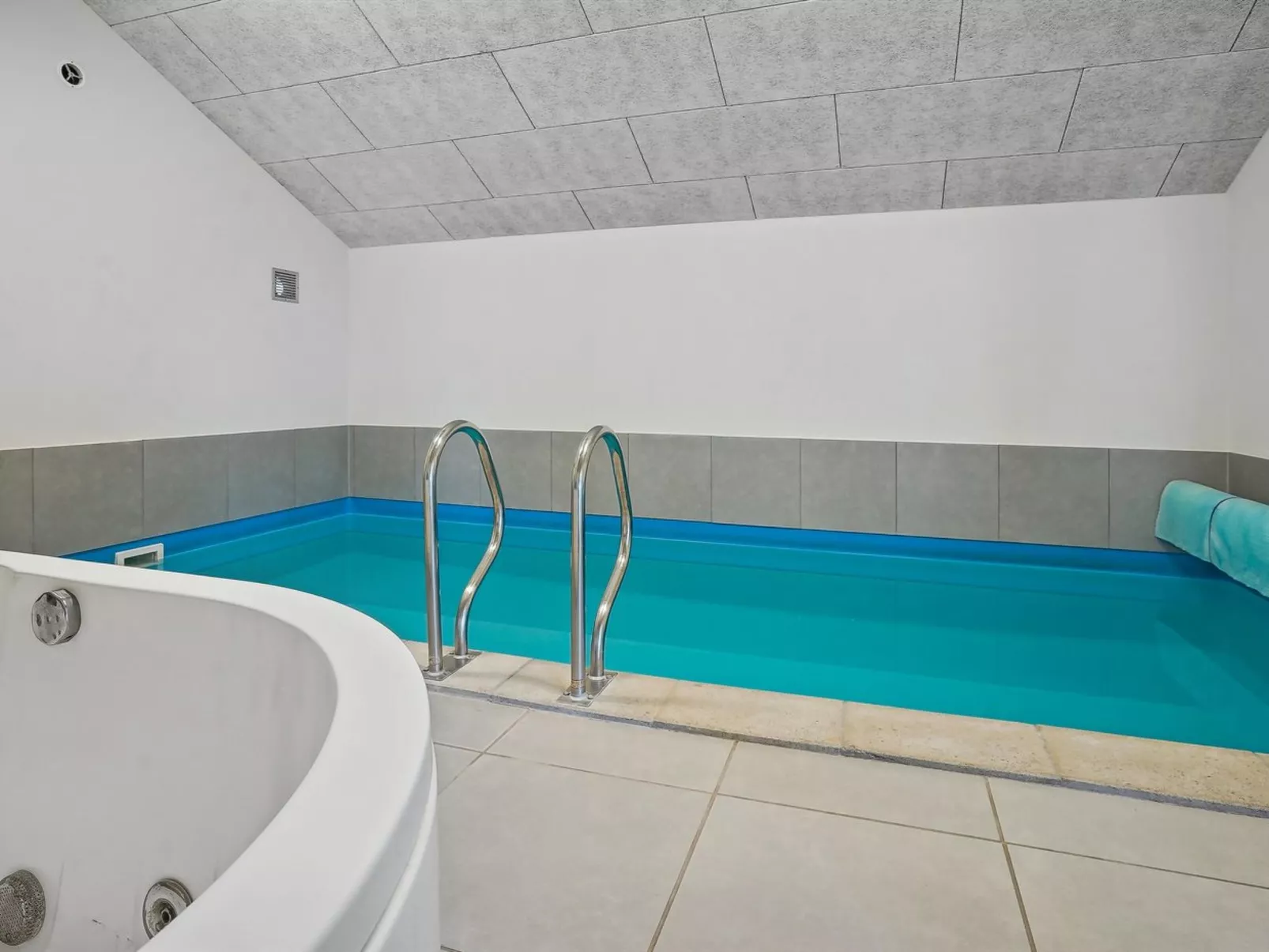 "Tenaya" - 200m from the sea-Binnen