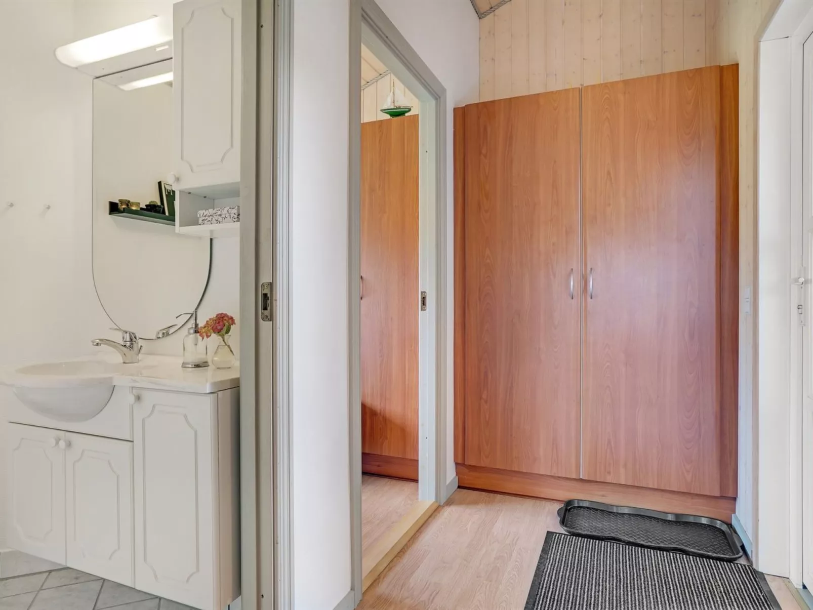 "Ivar" - 900m from the sea-Binnen