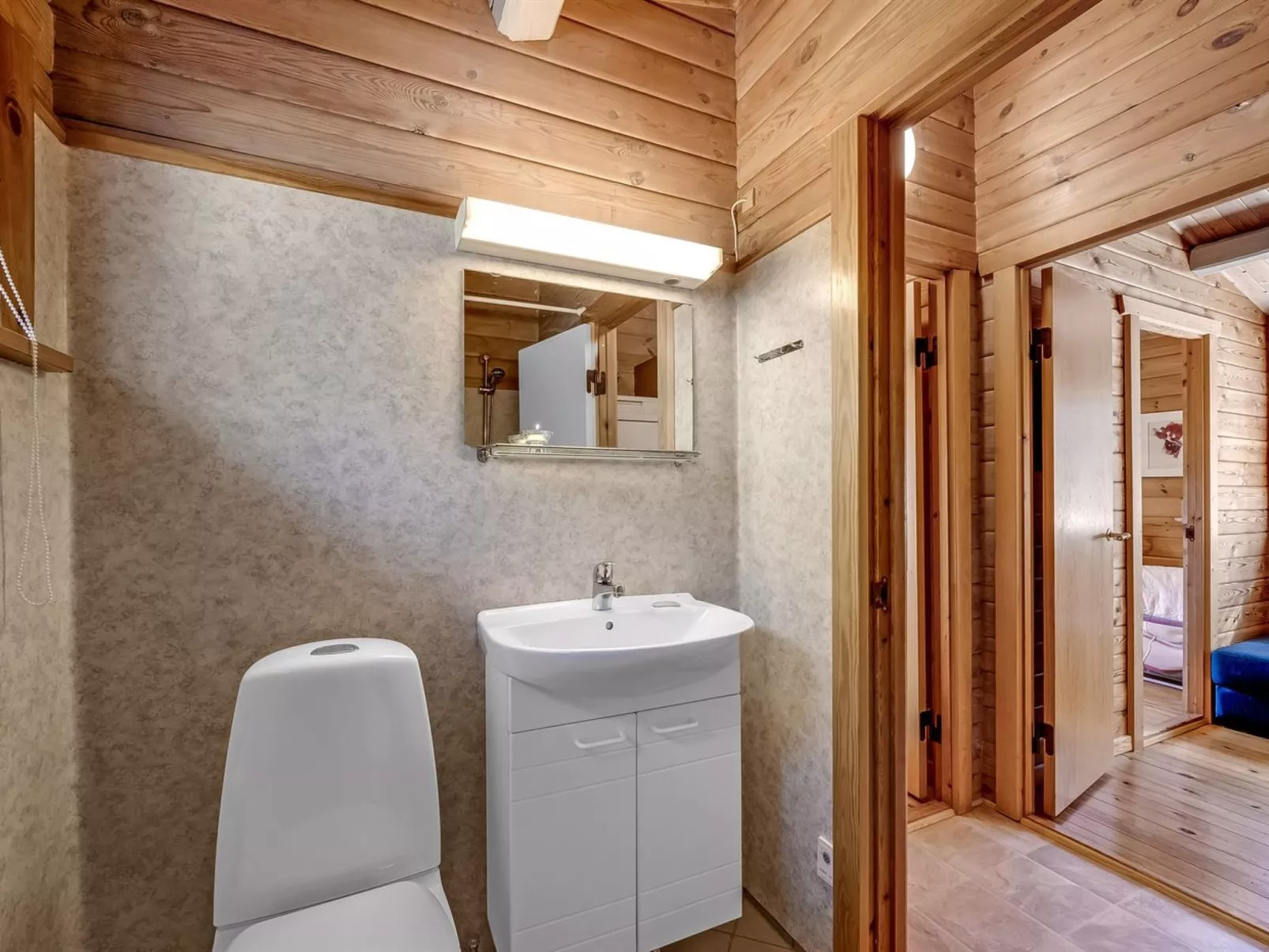 "Yaris" - 800m to the fjord-Binnen