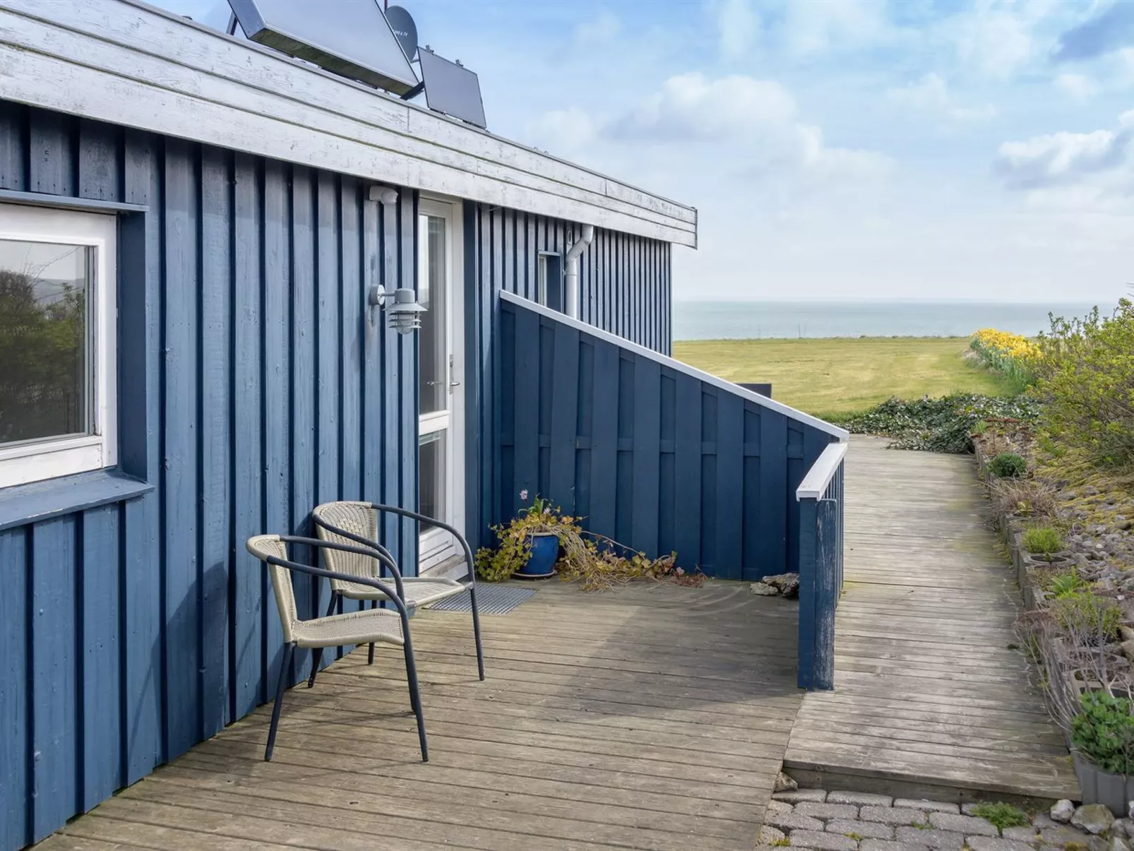 "Rajna" - 95m to the fjord-Buiten