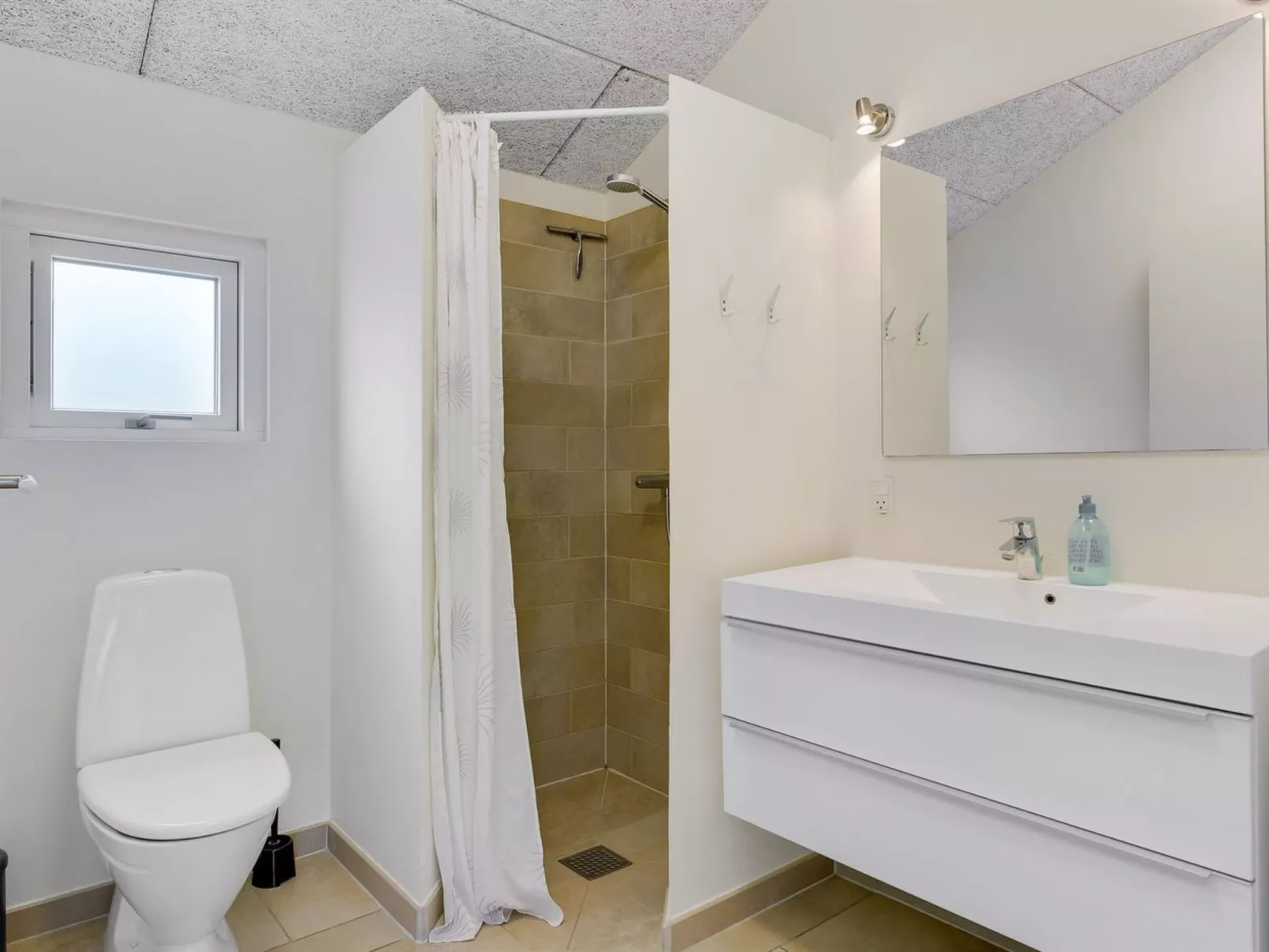 "Finja" - 500m from the sea-Binnen