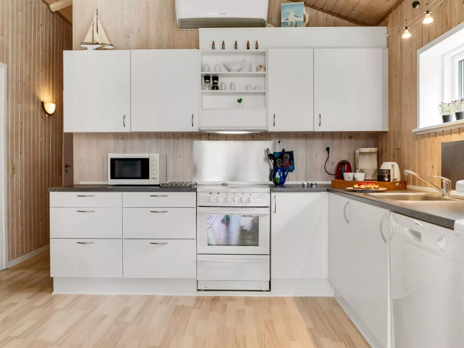 "Aja" - 900m from the sea-Binnen