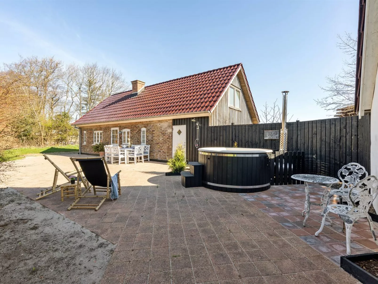 "Malene" - 700m to the fjord-Buiten