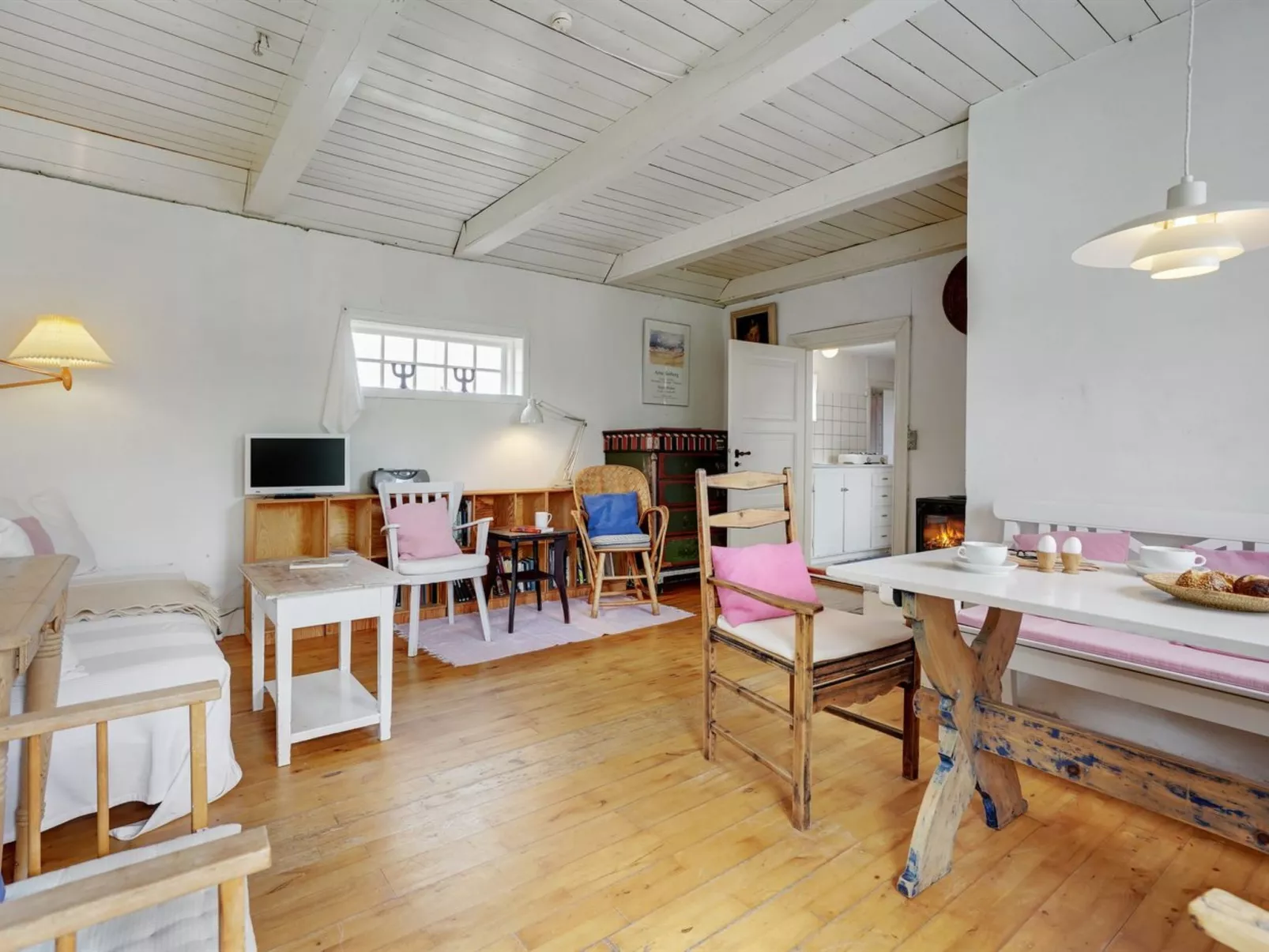 "Helny" - 300m from the sea-Binnen