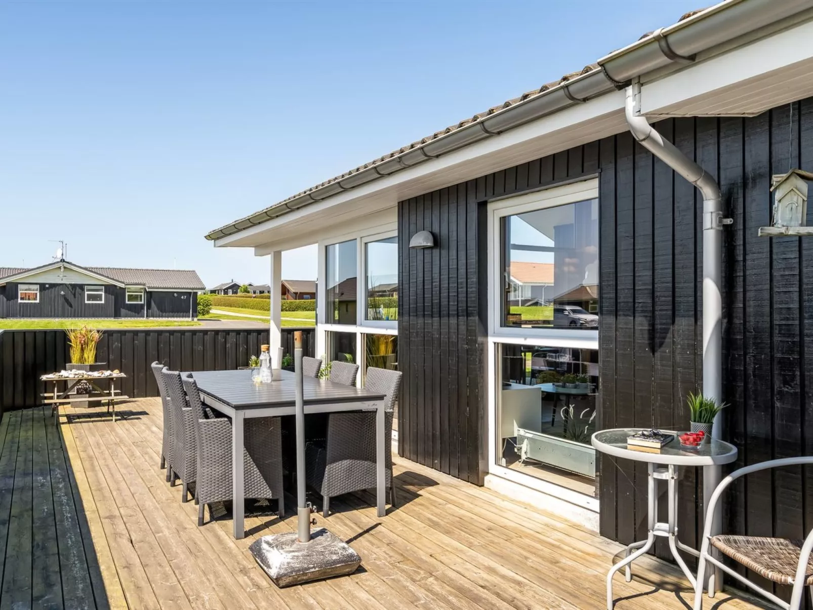 "Samuil" - 300m to the fjord-Buiten