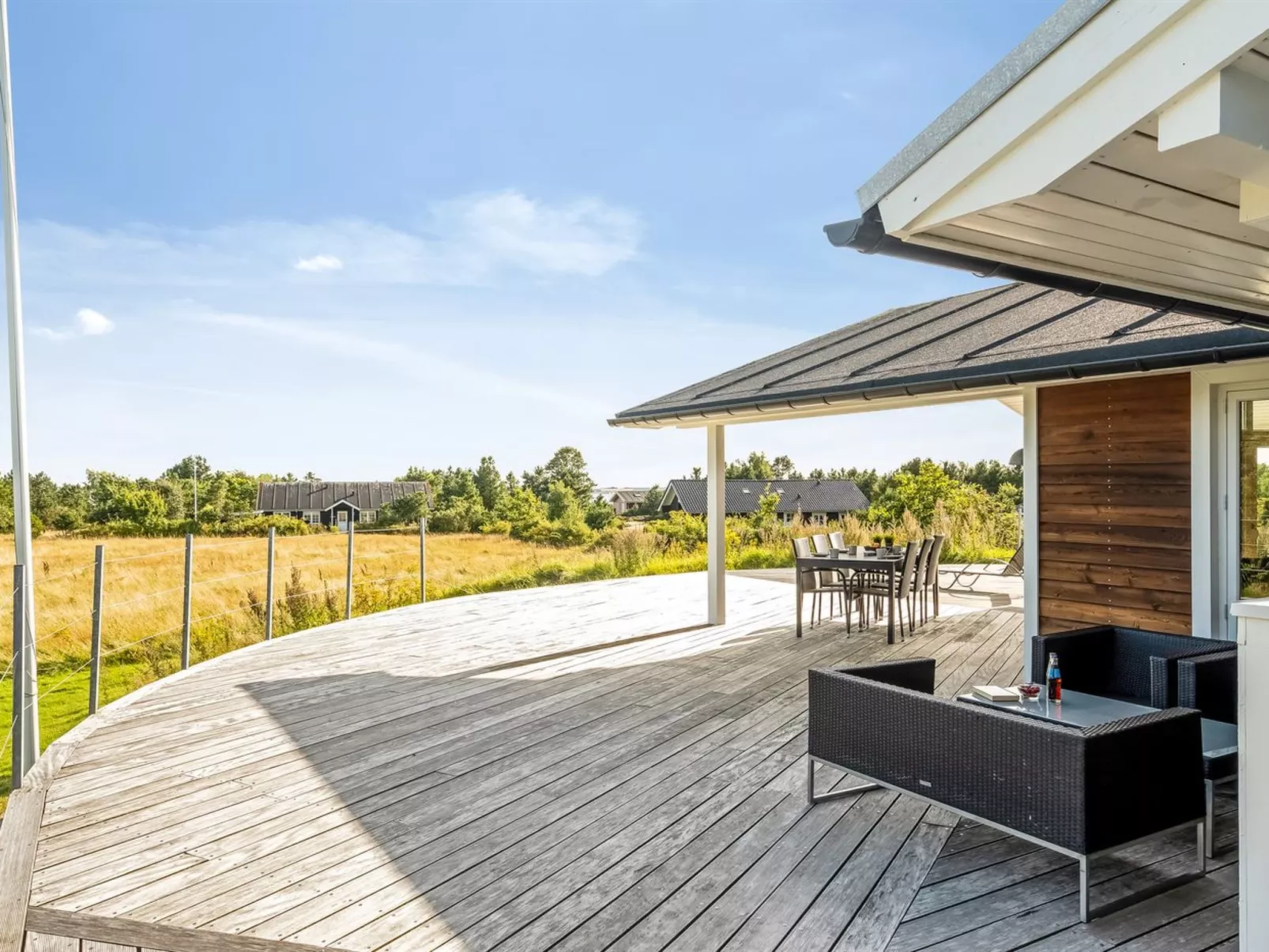 "Eljas" - 200m to the fjord-Buiten