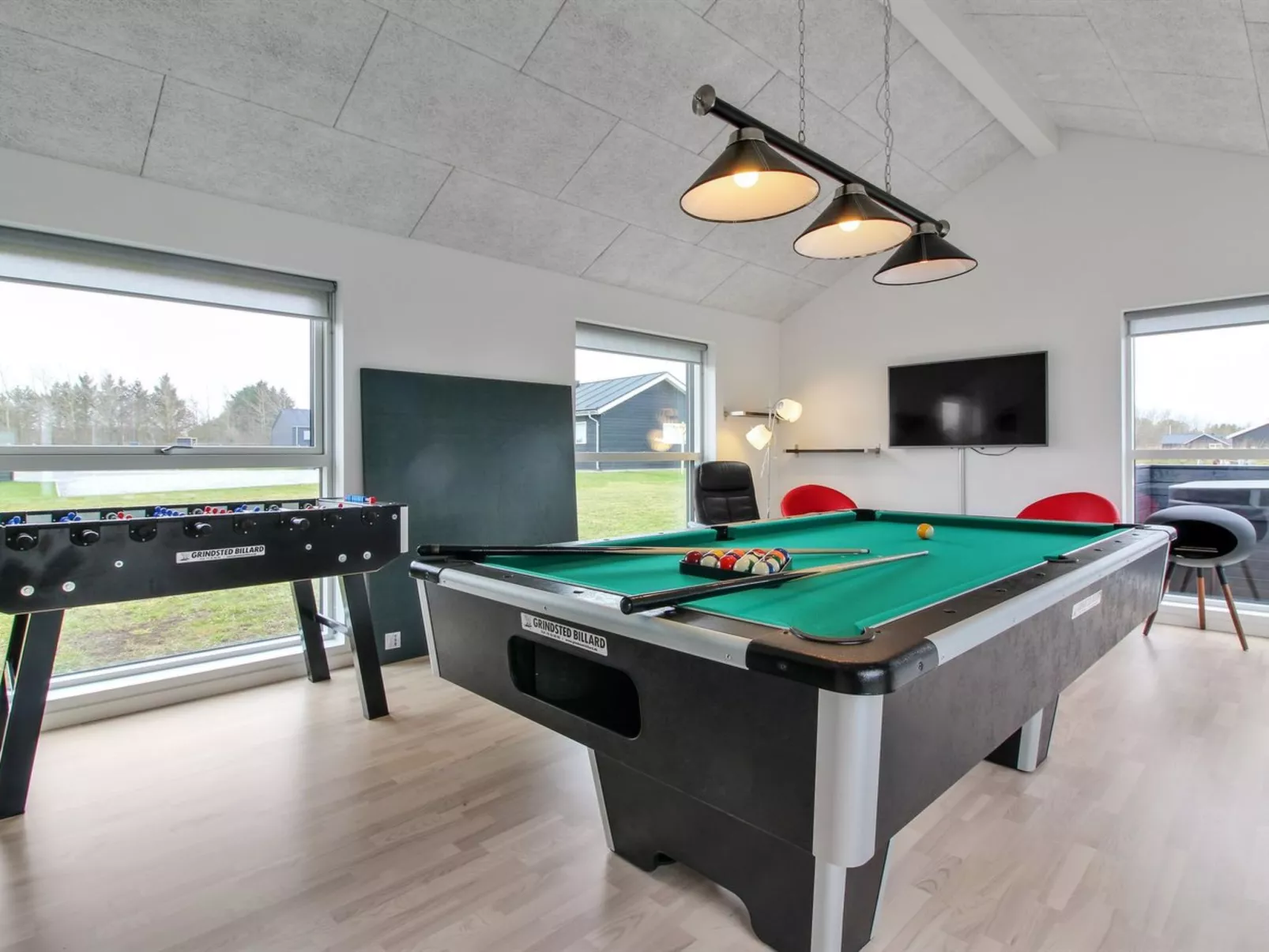 "Eveline" - 1.5km from the sea-Binnen