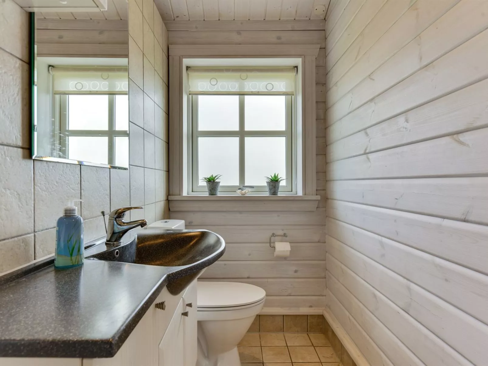 "Ruusu" - 300m from the sea-Binnen