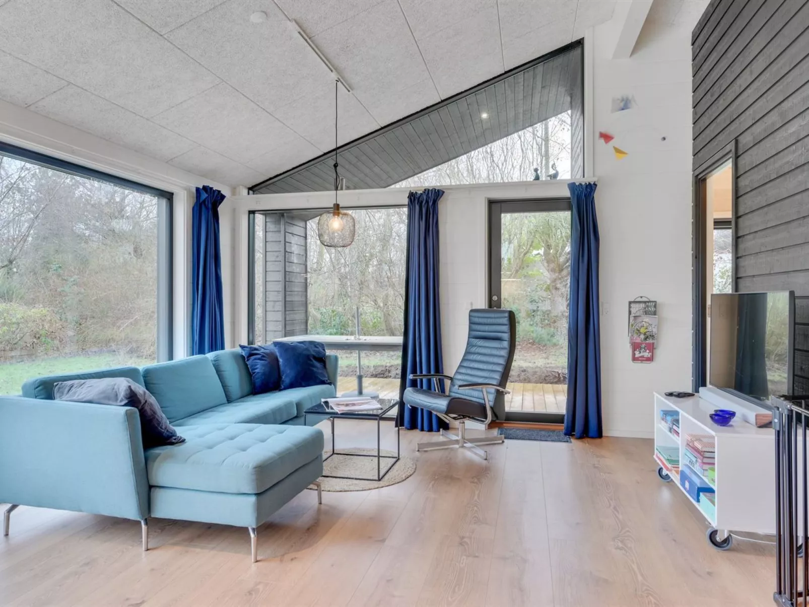 "Ilvy" - 850m from the sea-Binnen