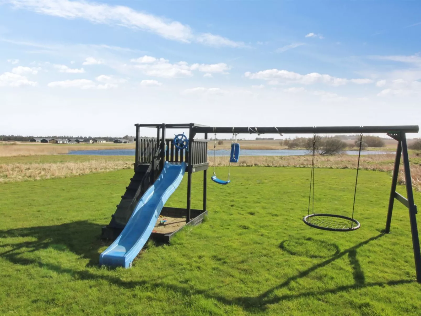 "Mirkka" - 1.5km from the sea-Buiten