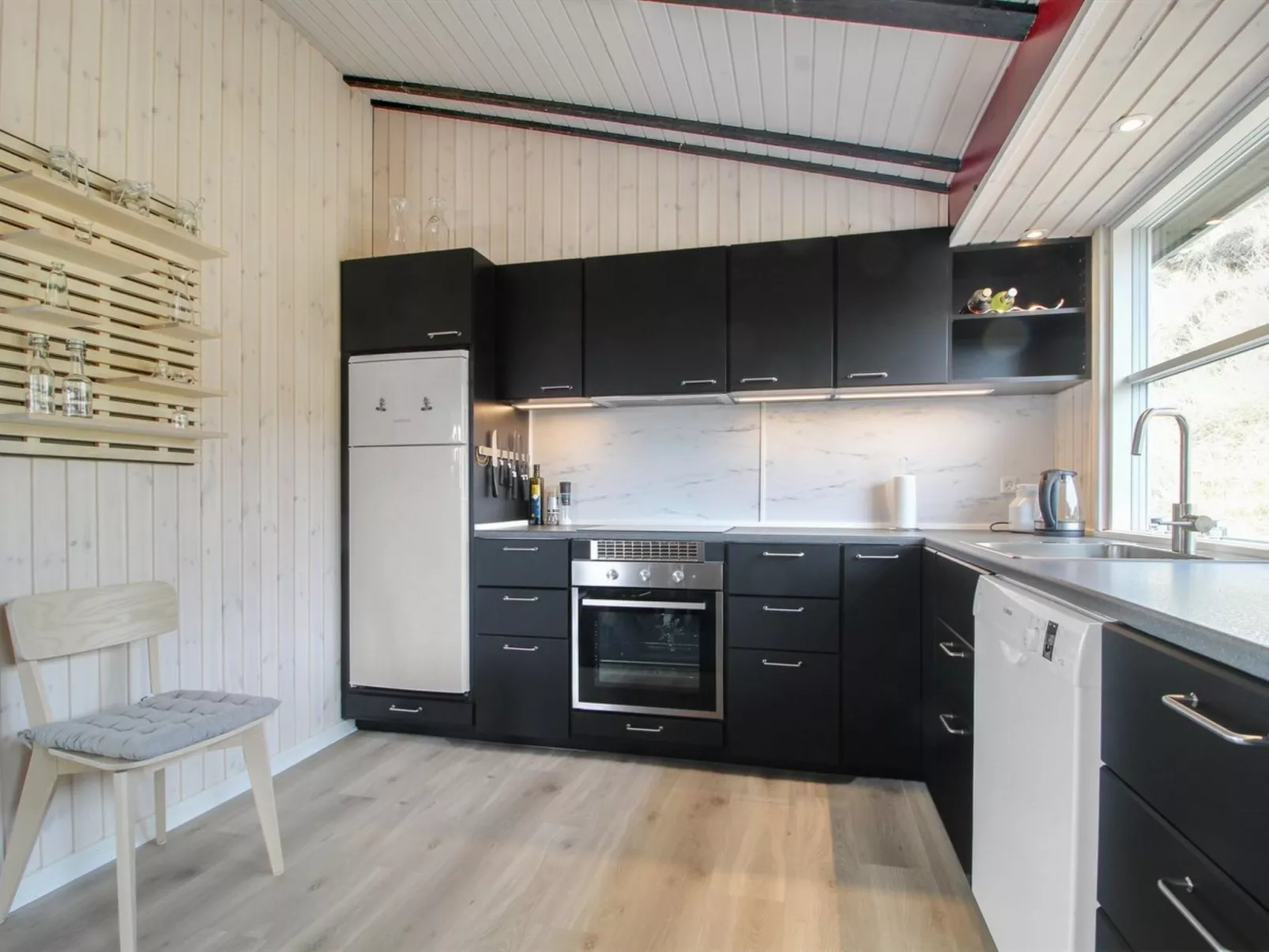 "Vika" - 600m from the sea-Binnen