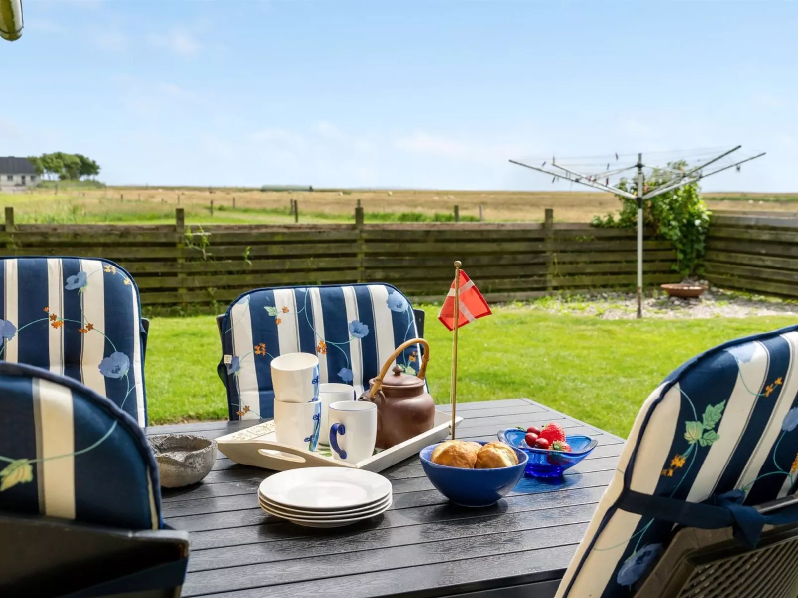 "Leocadia" - 150m to the fjord-Buiten