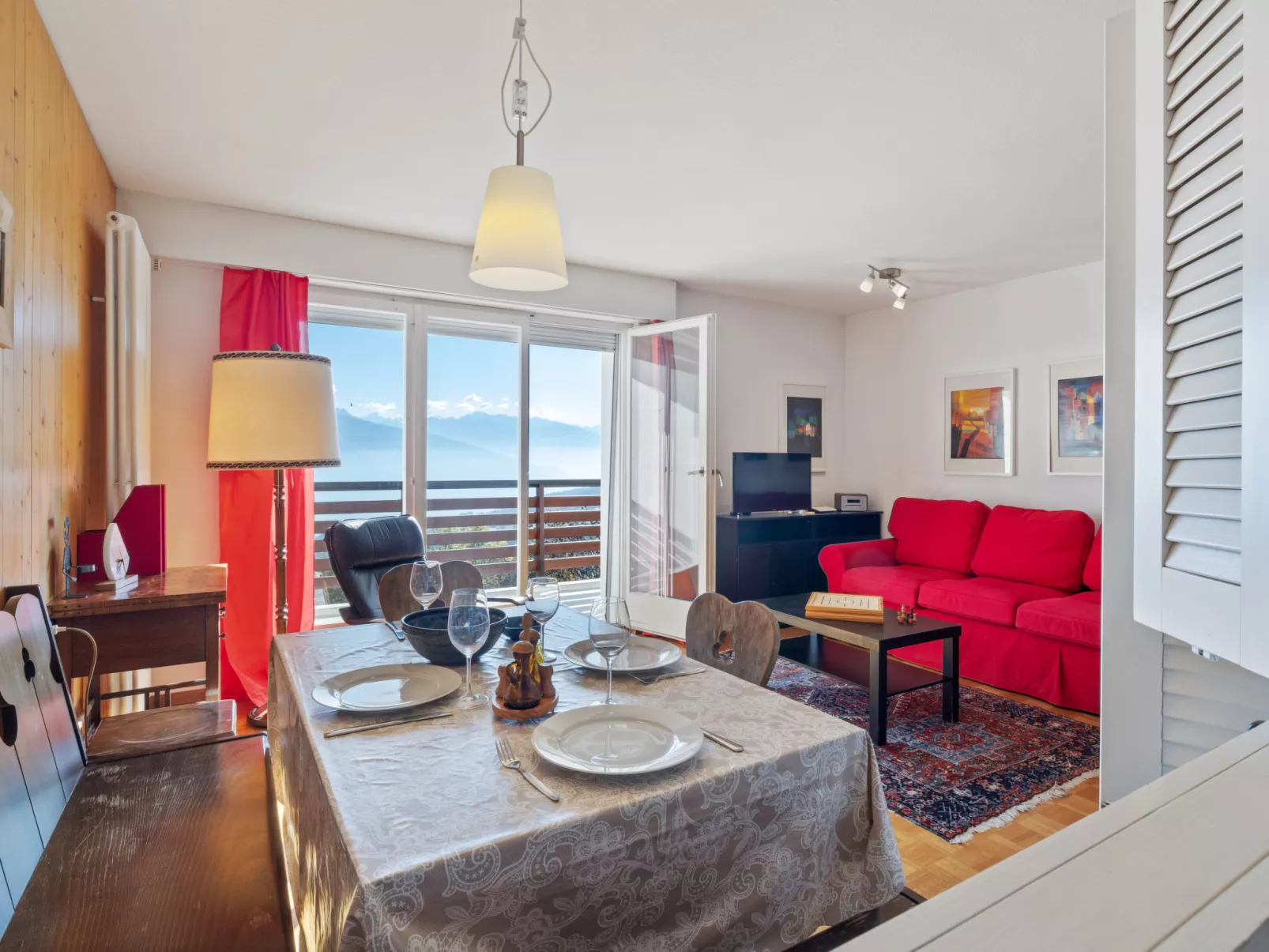 Armorial Est 72-Binnen