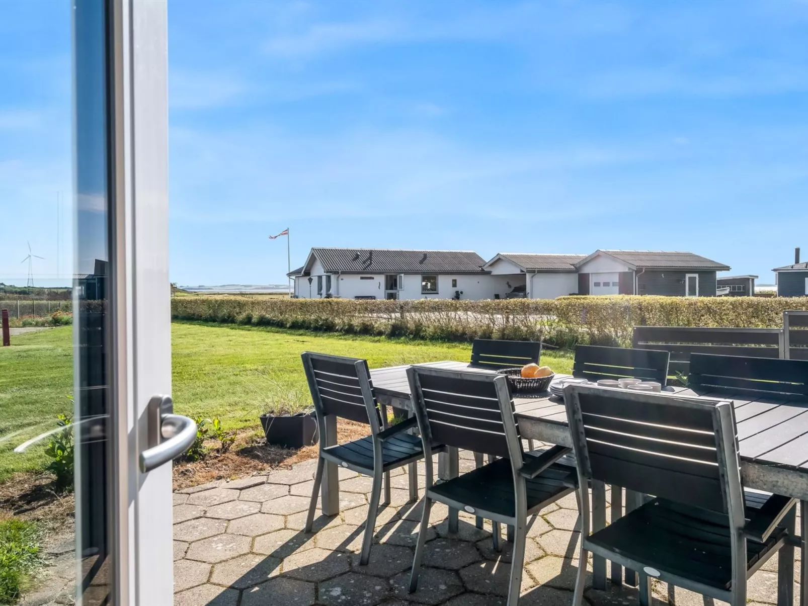 "Dunja" - 200m to the fjord-Buiten