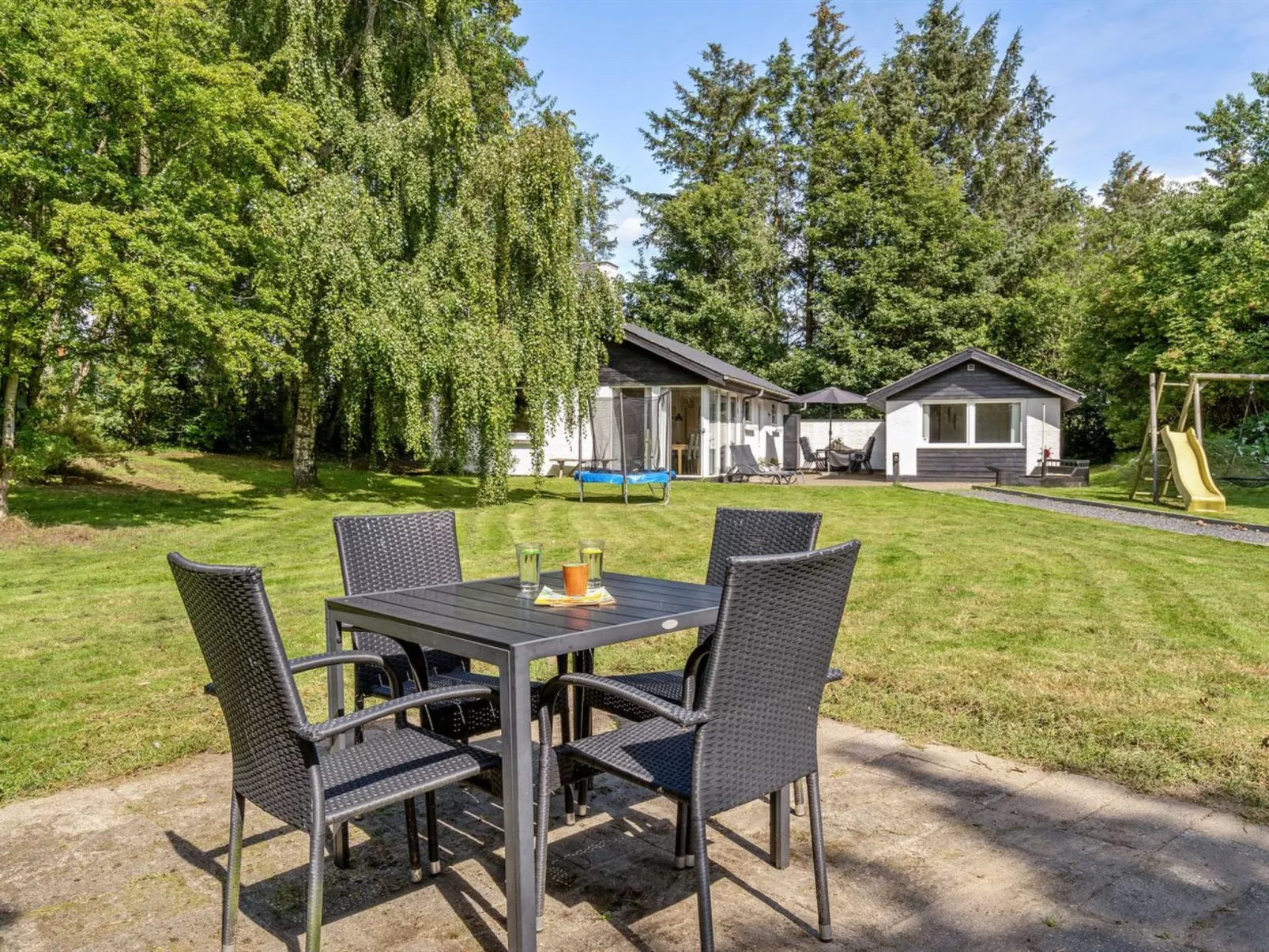 "Naumka" - 200m to the fjord-Buiten