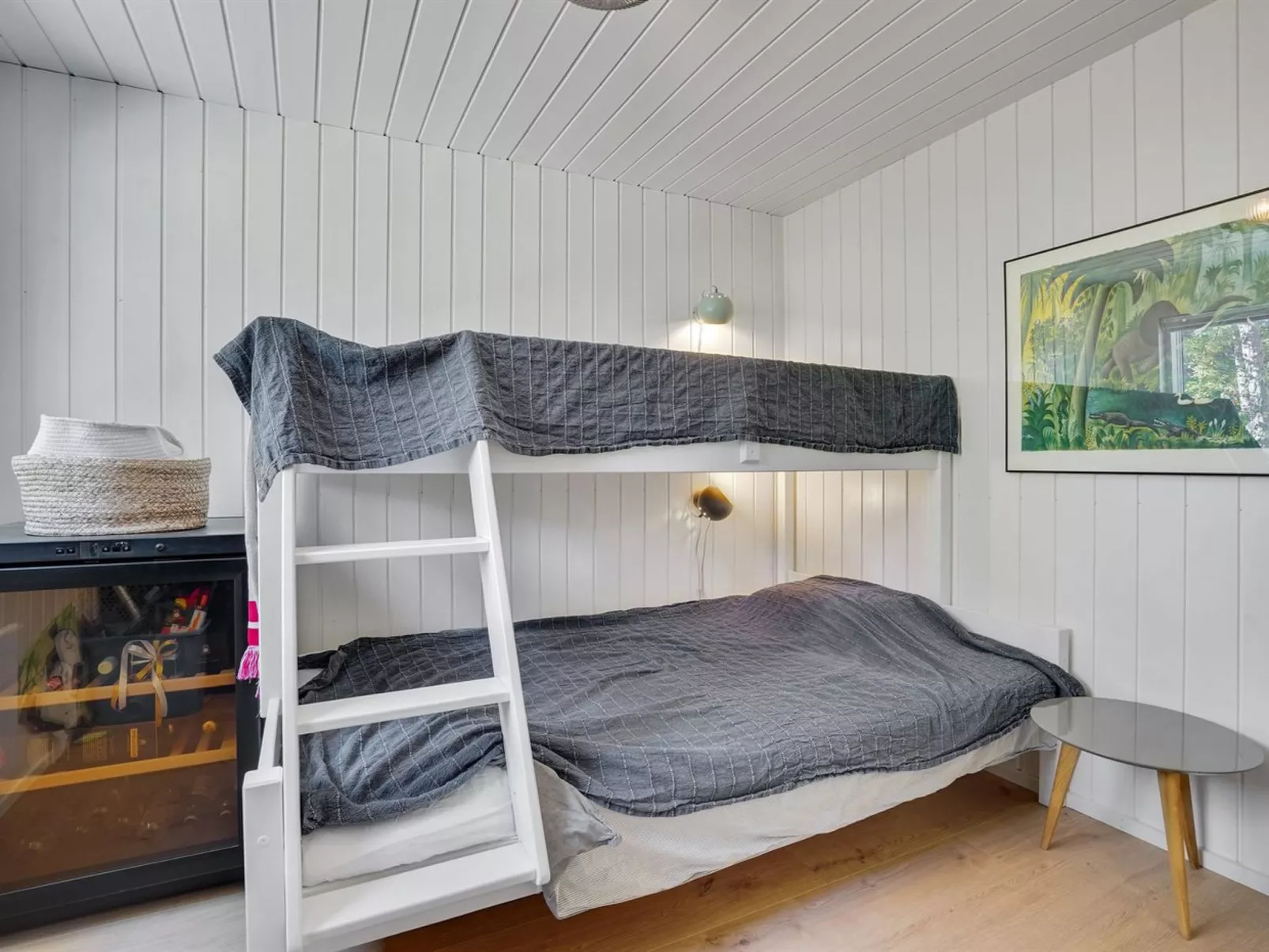 "Iwa" - 475m from the sea-Binnen