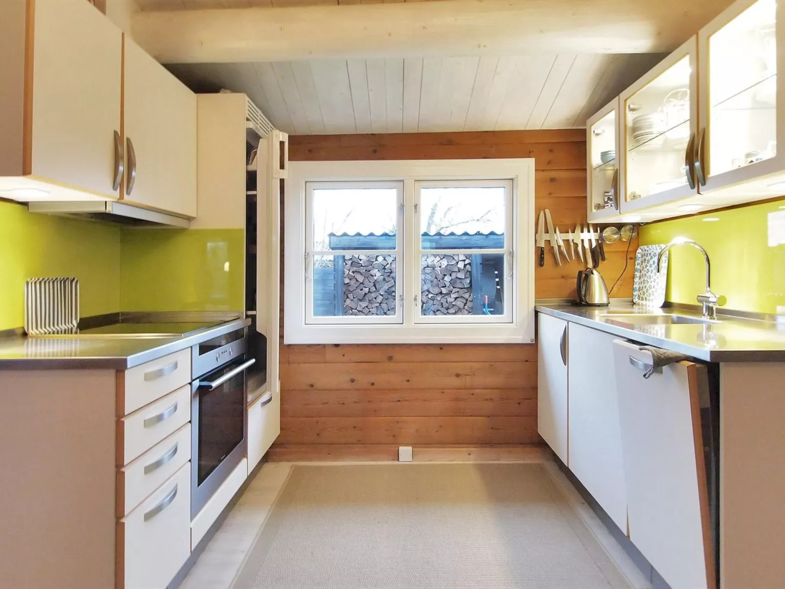 "Bibi" - 200m from the sea-Binnen