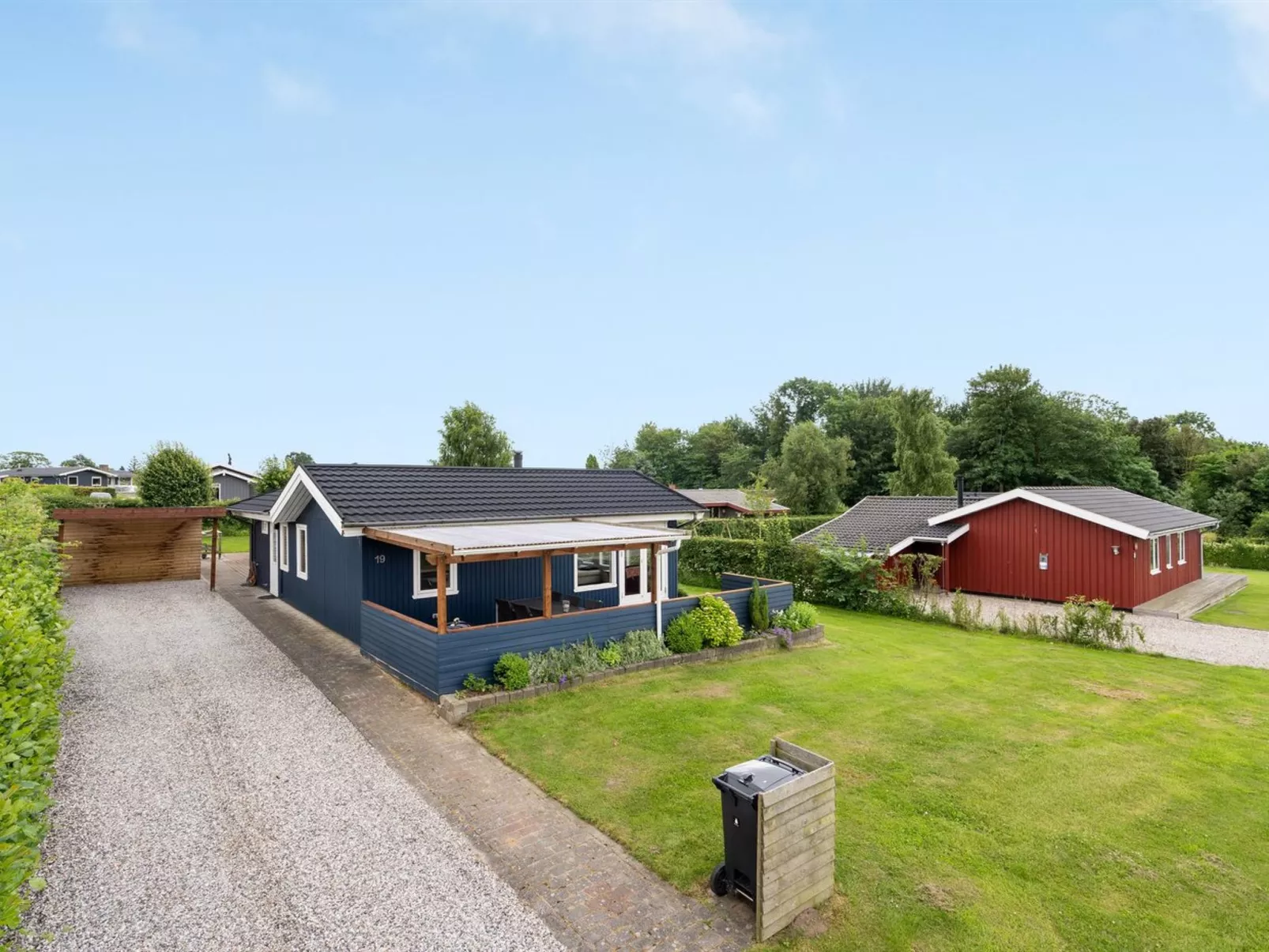 "Roar" - 500m from the sea-Buiten