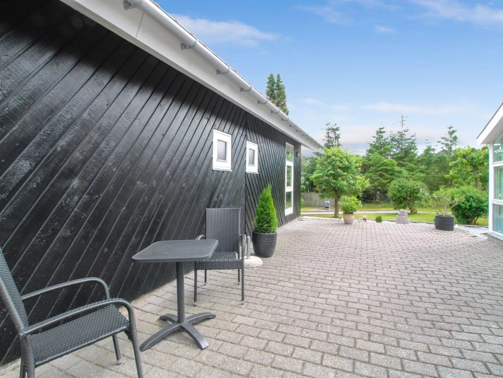 "Flora" - 150m from the sea-Buiten