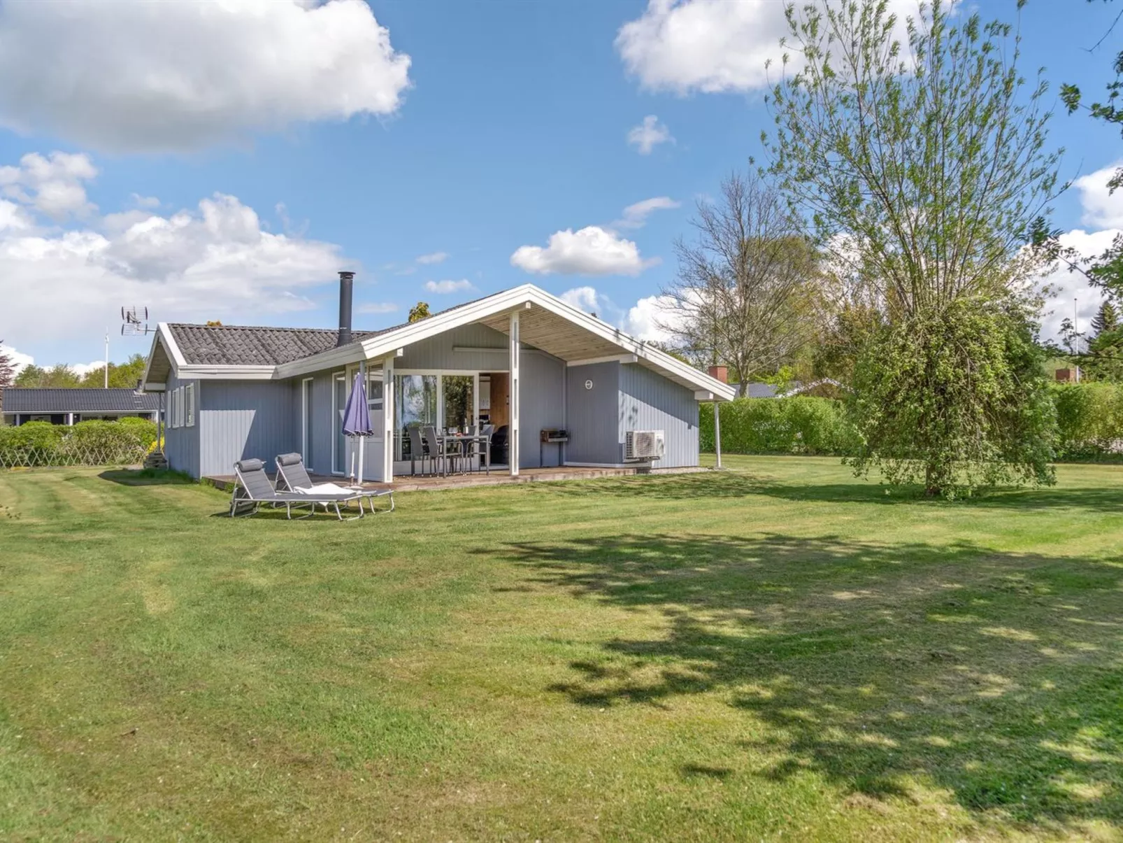 "Denahi" - 400m to the fjord-Buiten