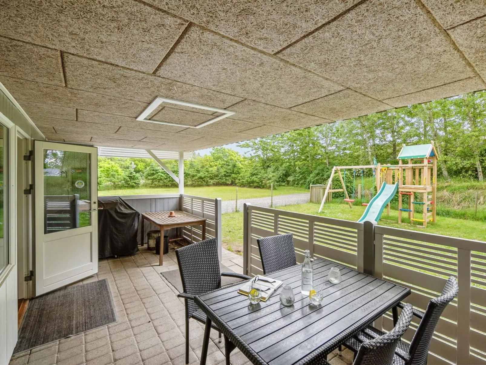 "Elizabeth" - 400m to the fjord-Buiten