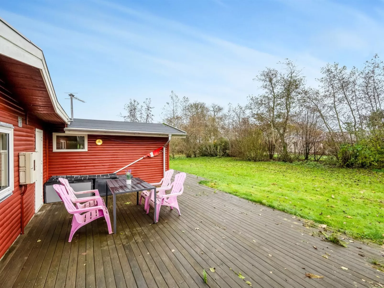 "Scarlet" - 400m to the fjord-Buiten