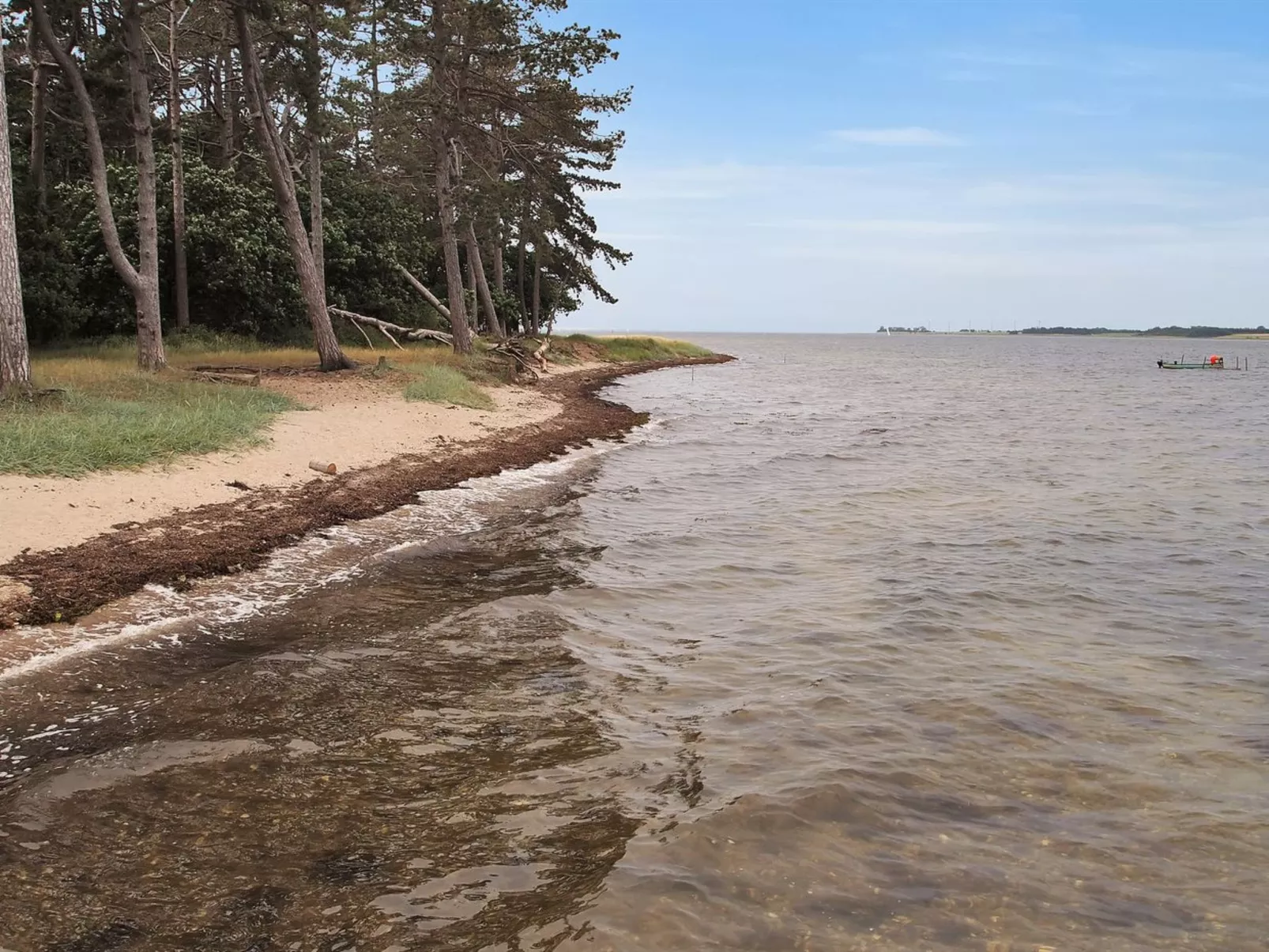 "Jeip" - 400m to the fjord-Buiten