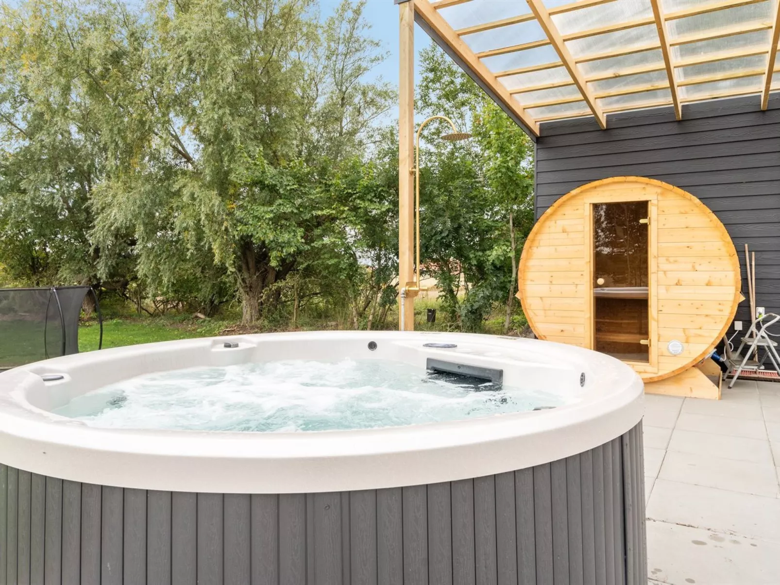 "Niki" - 15km from the sea-Binnen