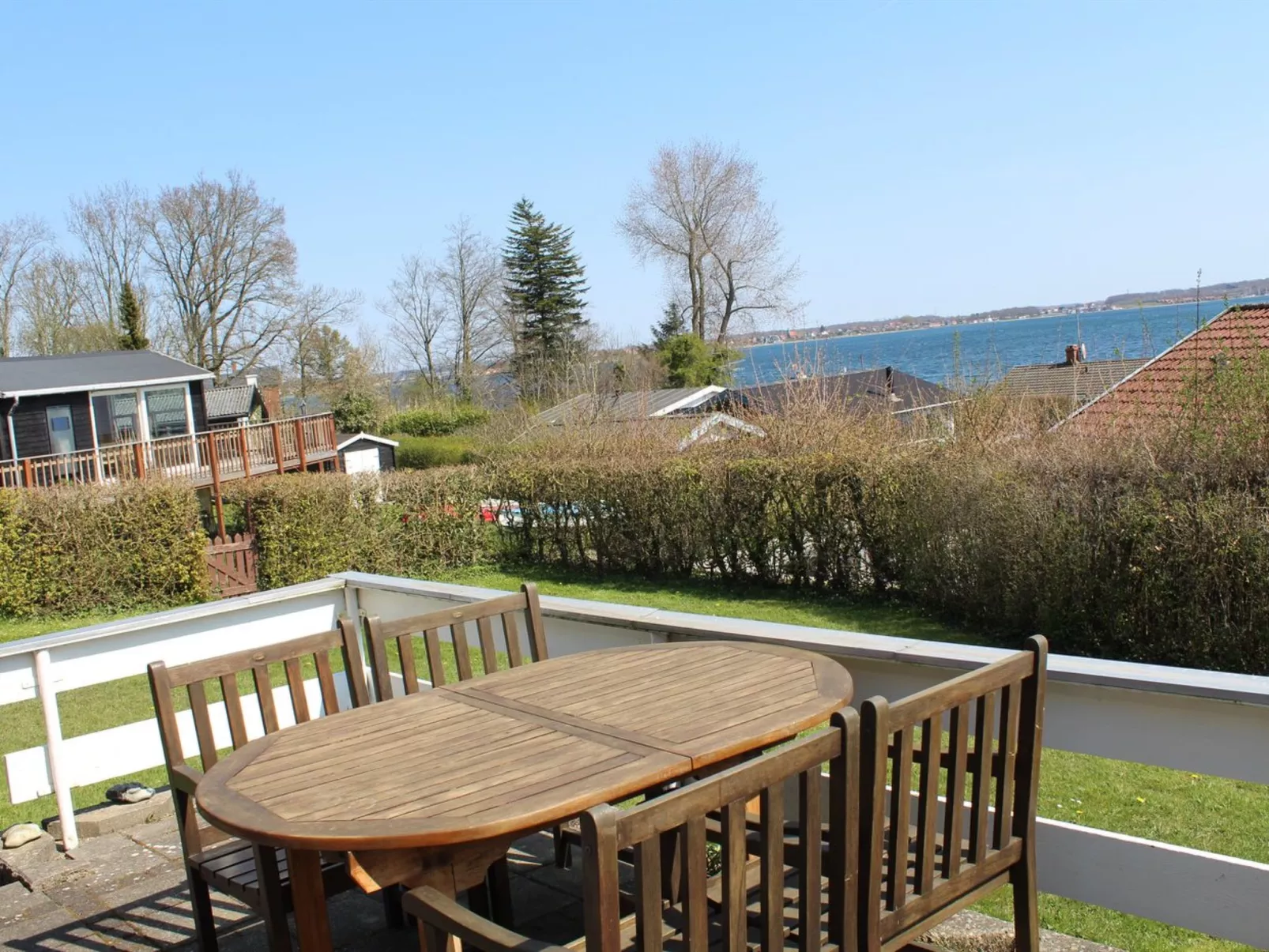 "Tekla" - 70m to the fjord-Buiten