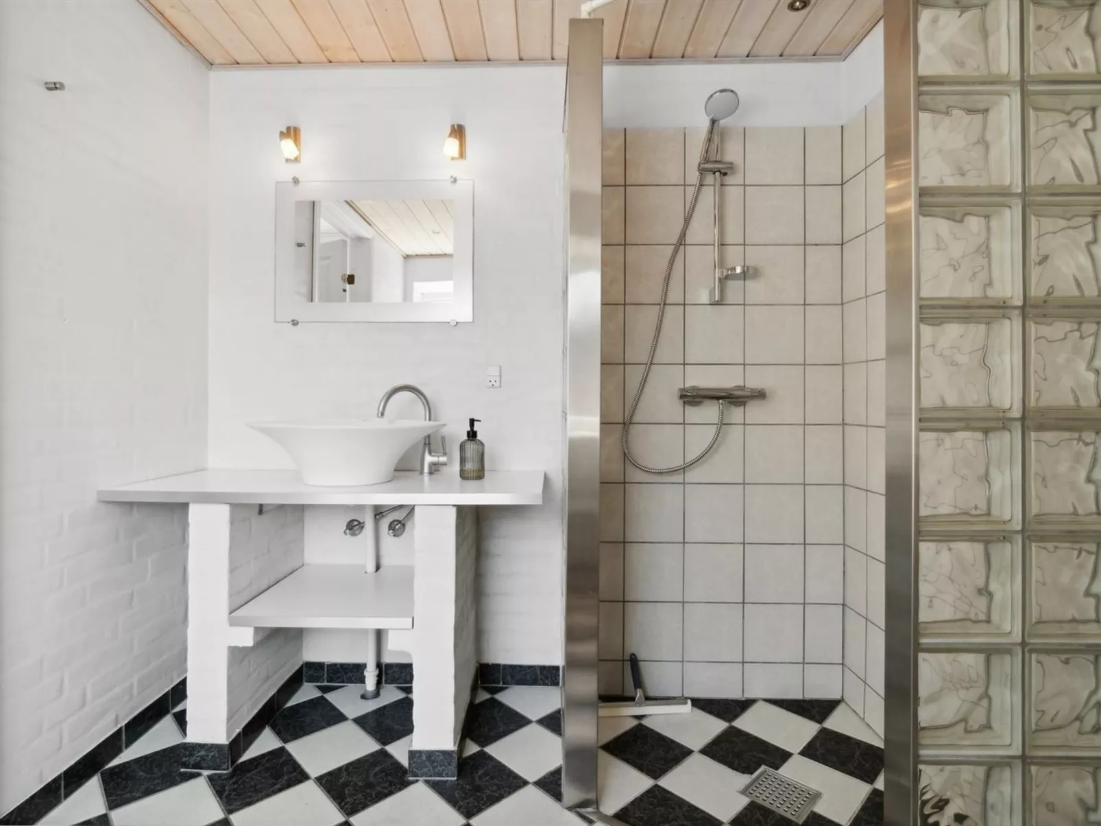 "Riitta" - 250m from the sea-Binnen