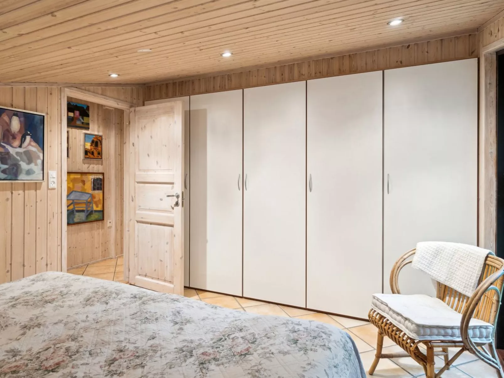 "Aiko" - 375m from the sea-Binnen