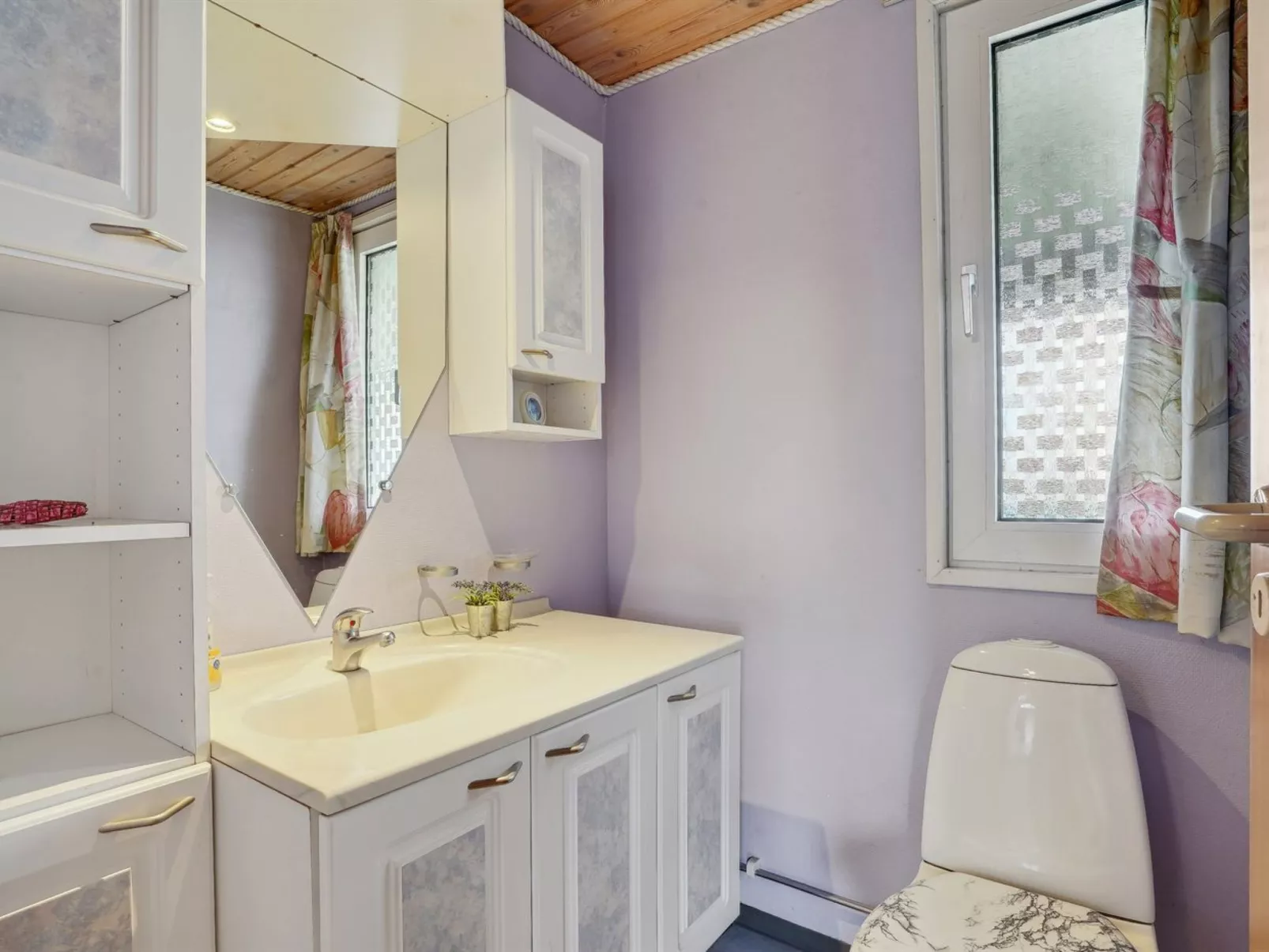 "Ormar" - 100m to the fjord-Binnen