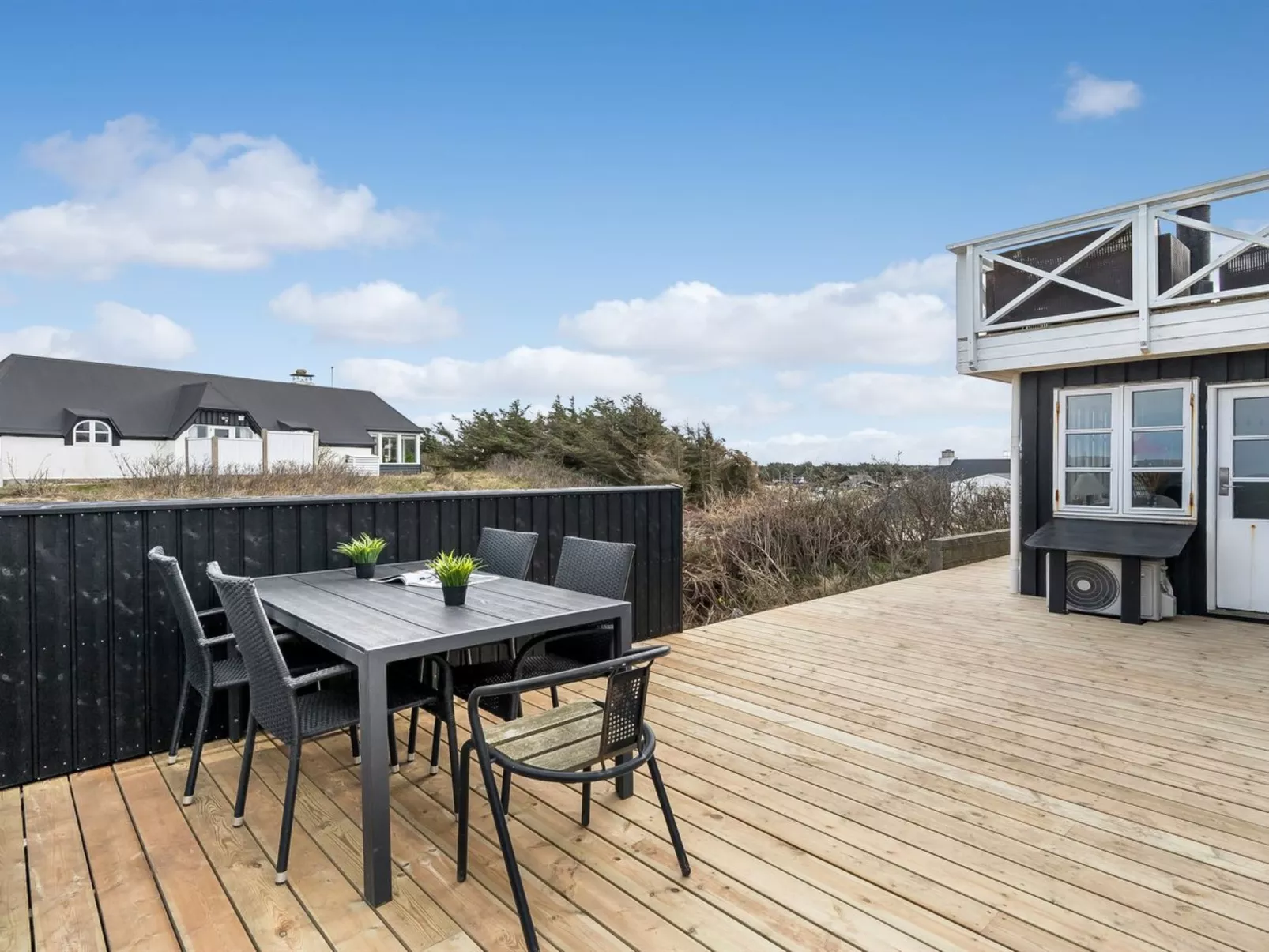 "Venla" -  from the sea-Buiten